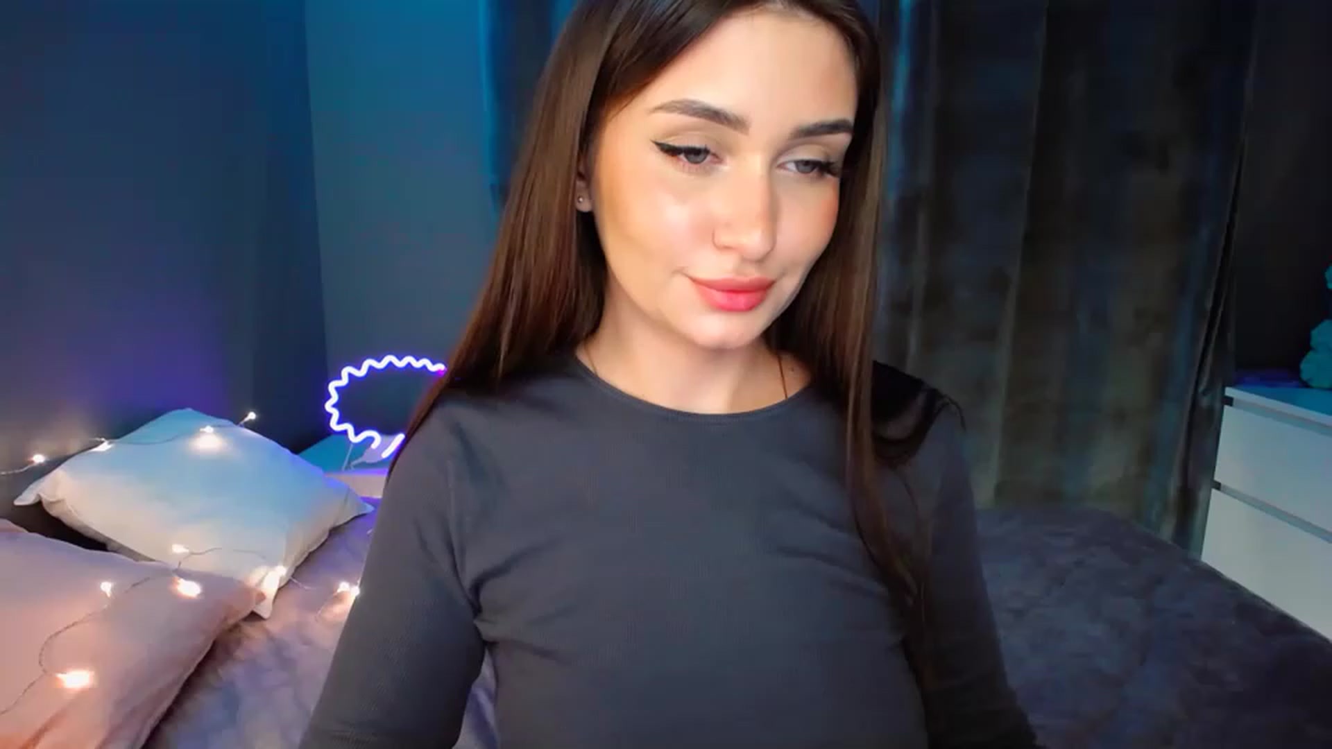 Gallery image thumbnail from DollGlamourr's myfreecams stream on, 12/09/2022, 16:17 image 5 of 20