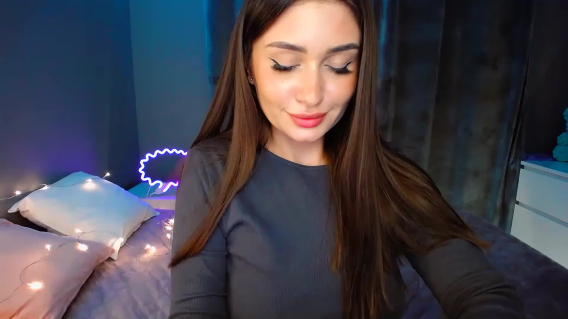 Gallery image thumbnail from DollGlamourr's myfreecams stream on, 12/09/2022, 16:17 image 4 of 20