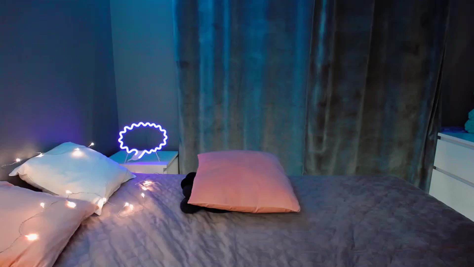 Gallery image thumbnail from DollGlamourr's myfreecams stream on, 12/09/2022, 16:17 image 14 of 20