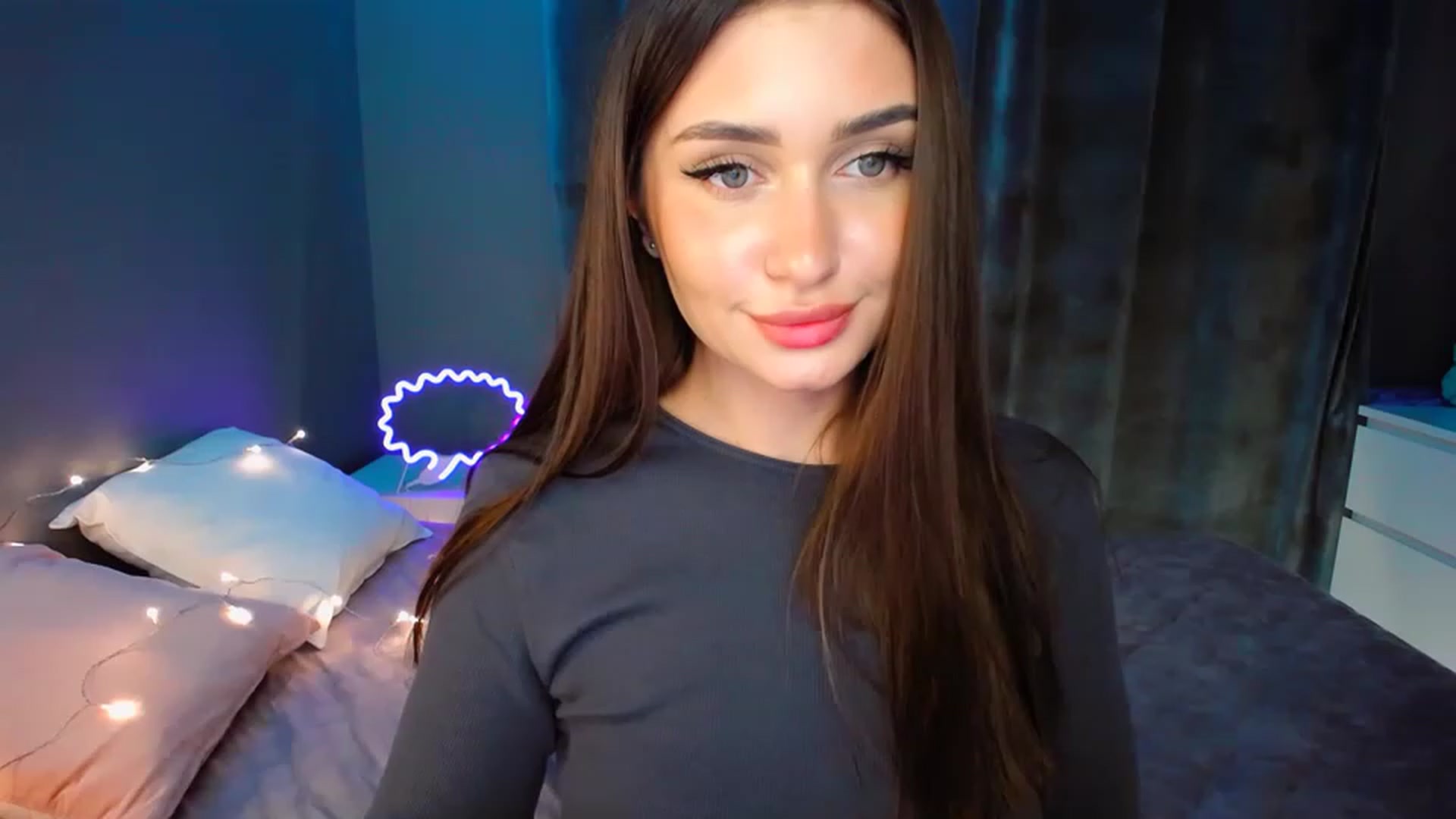 Gallery image thumbnail from DollGlamourr's myfreecams stream on, 12/09/2022, 16:17 image 10 of 20