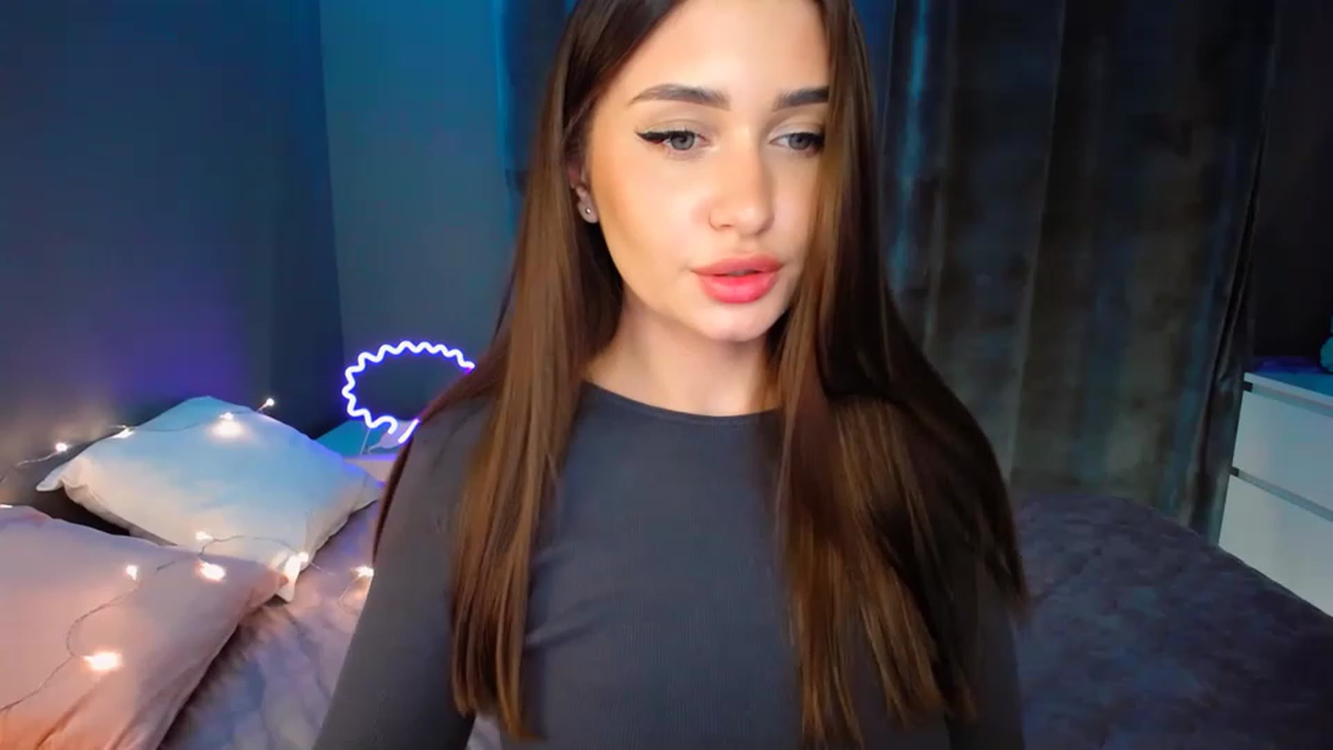 Gallery image thumbnail from DollGlamourr's myfreecams stream on, 12/09/2022, 16:17 image 12 of 20