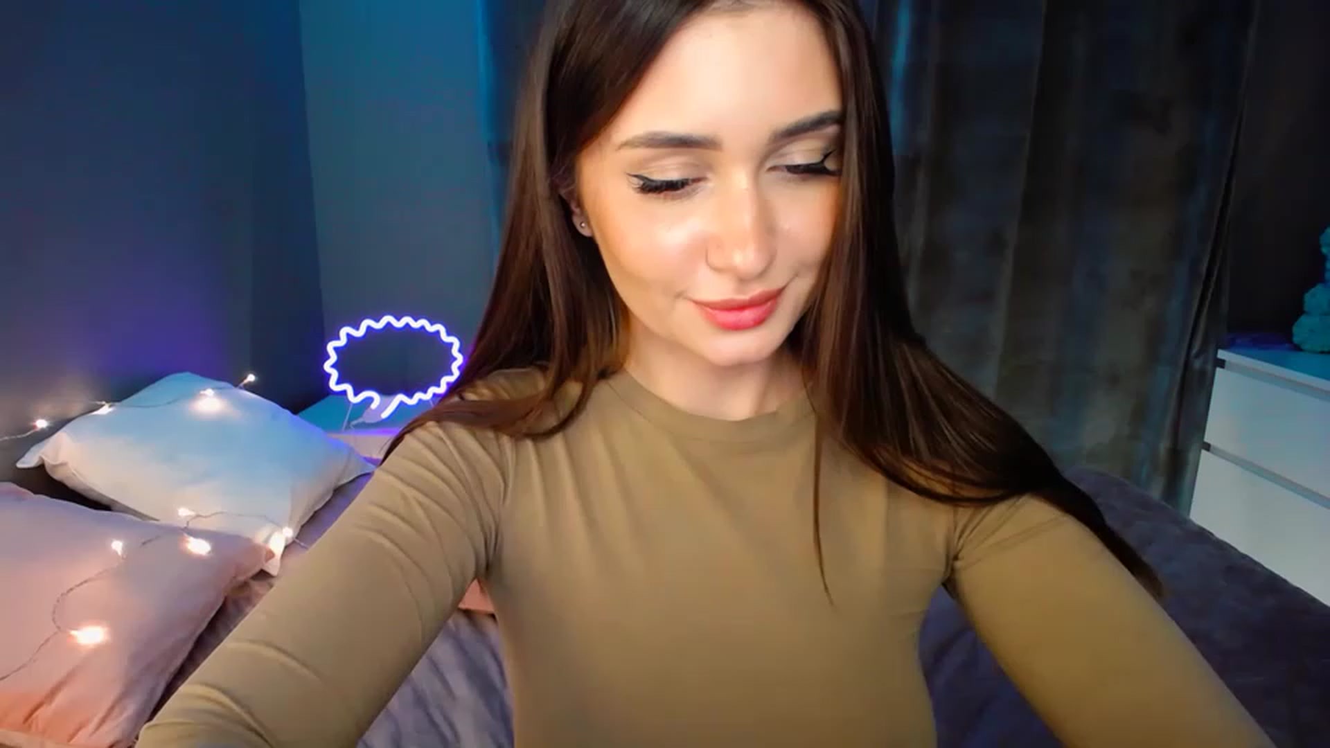 Gallery image thumbnail from DollGlamourr's myfreecams stream on, 12/09/2022, 17:28 image 13 of 20