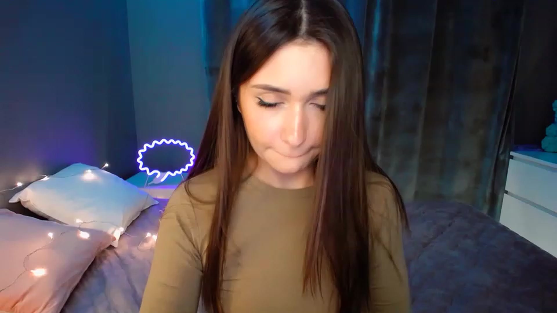 Gallery image thumbnail from DollGlamourr's myfreecams stream on, 12/09/2022, 17:28 image 14 of 20