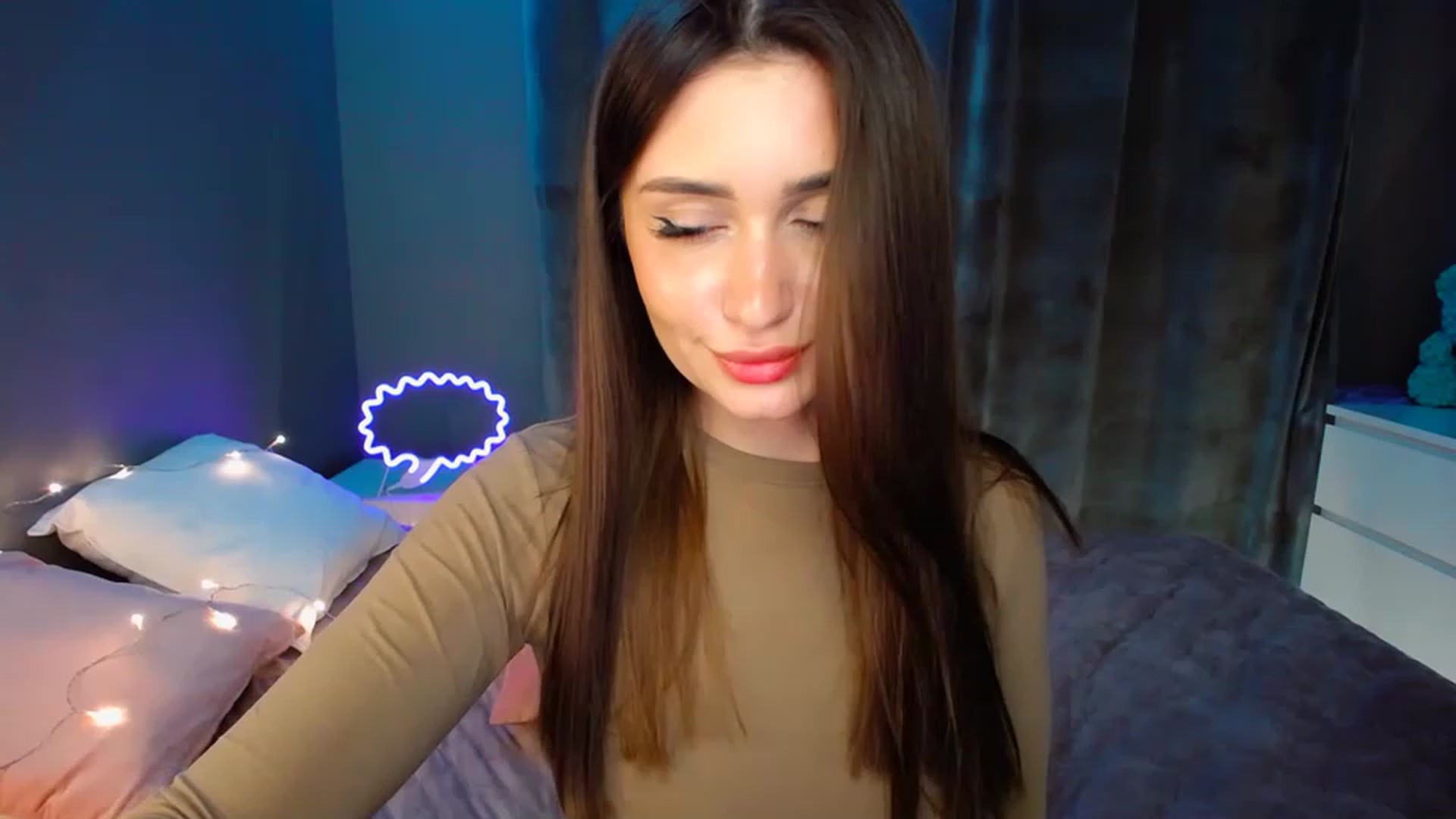 Gallery image thumbnail from DollGlamourr's myfreecams stream on, 12/09/2022, 17:28 image 7 of 20