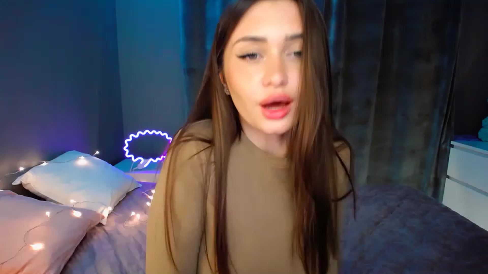 Gallery image thumbnail from DollGlamourr's myfreecams stream on, 12/09/2022, 17:28 image 3 of 20
