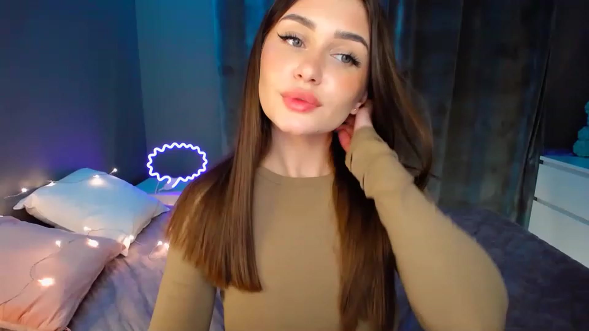 Gallery image thumbnail from DollGlamourr's myfreecams stream on, 12/09/2022, 17:28 image 12 of 20