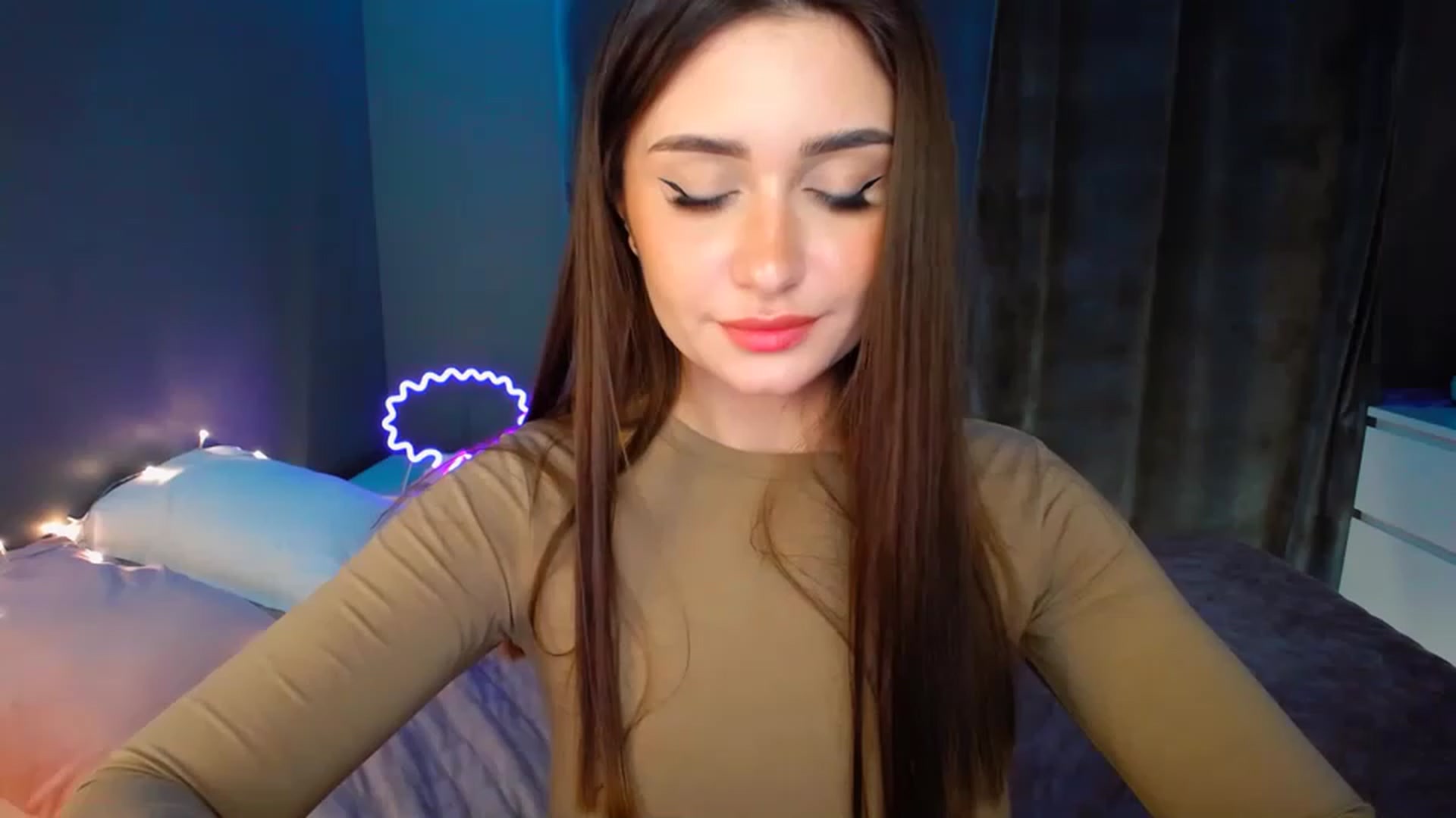 Gallery image thumbnail from DollGlamourr's myfreecams stream on, 12/10/2022, 14:34 image 10 of 20