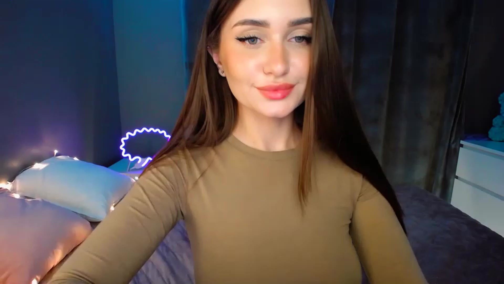 Gallery image thumbnail from DollGlamourr's myfreecams stream on, 12/10/2022, 14:34 image 7 of 20