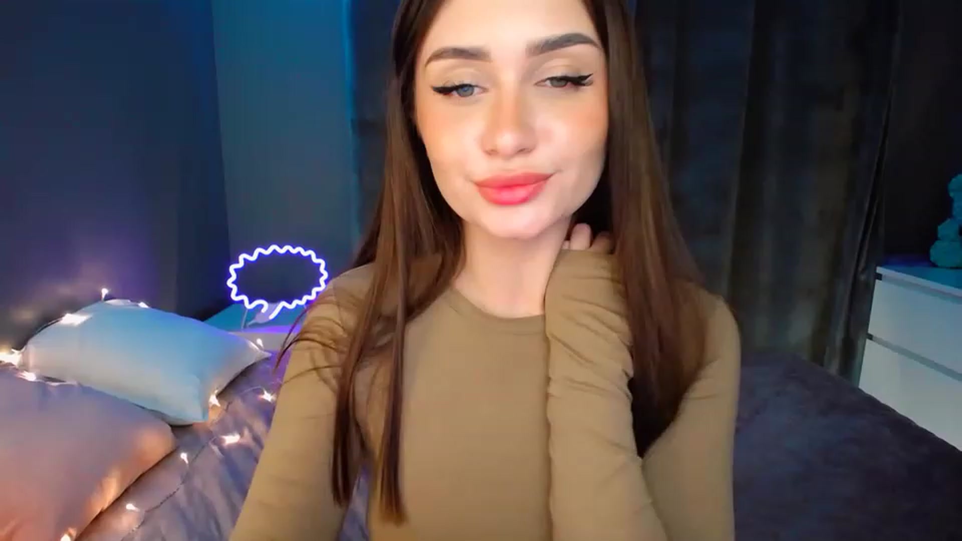 Gallery image thumbnail from DollGlamourr's myfreecams stream on, 12/10/2022, 14:34 image 3 of 20