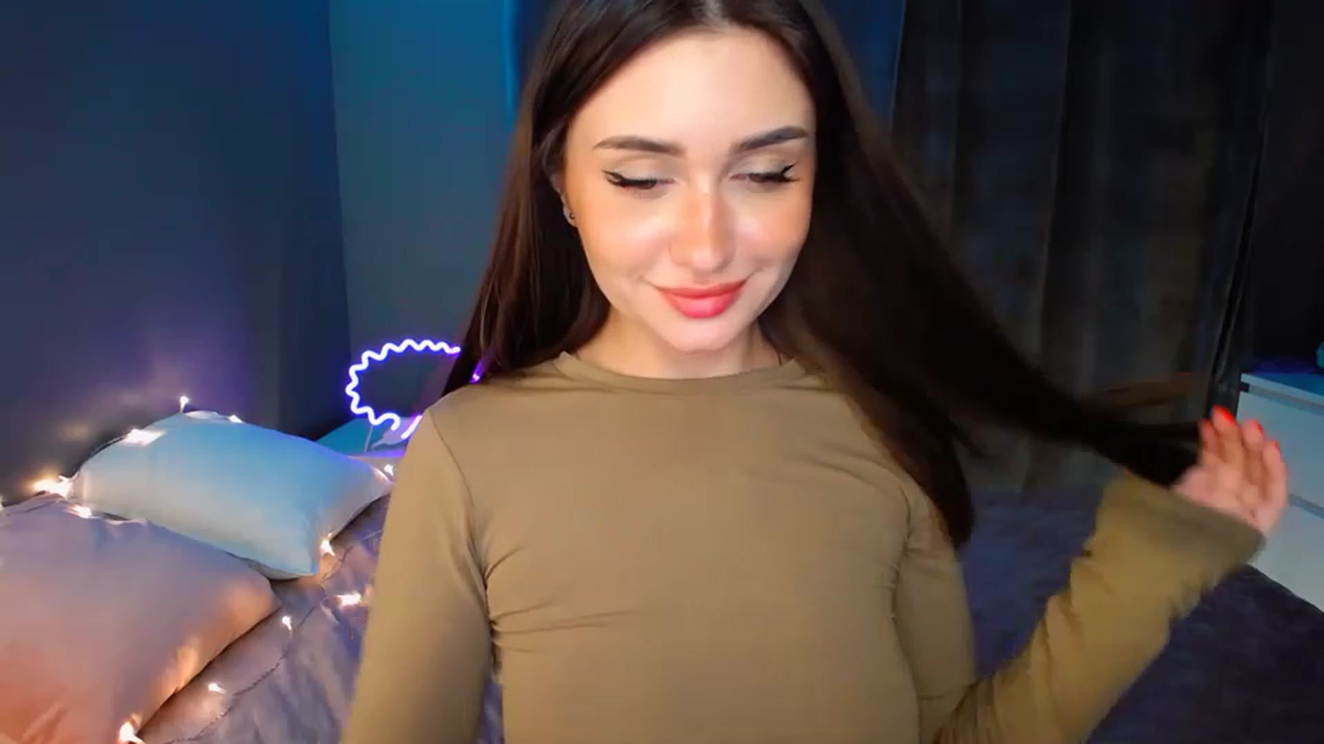 Gallery image thumbnail from DollGlamourr's myfreecams stream on, 12/10/2022, 14:34 image 14 of 20