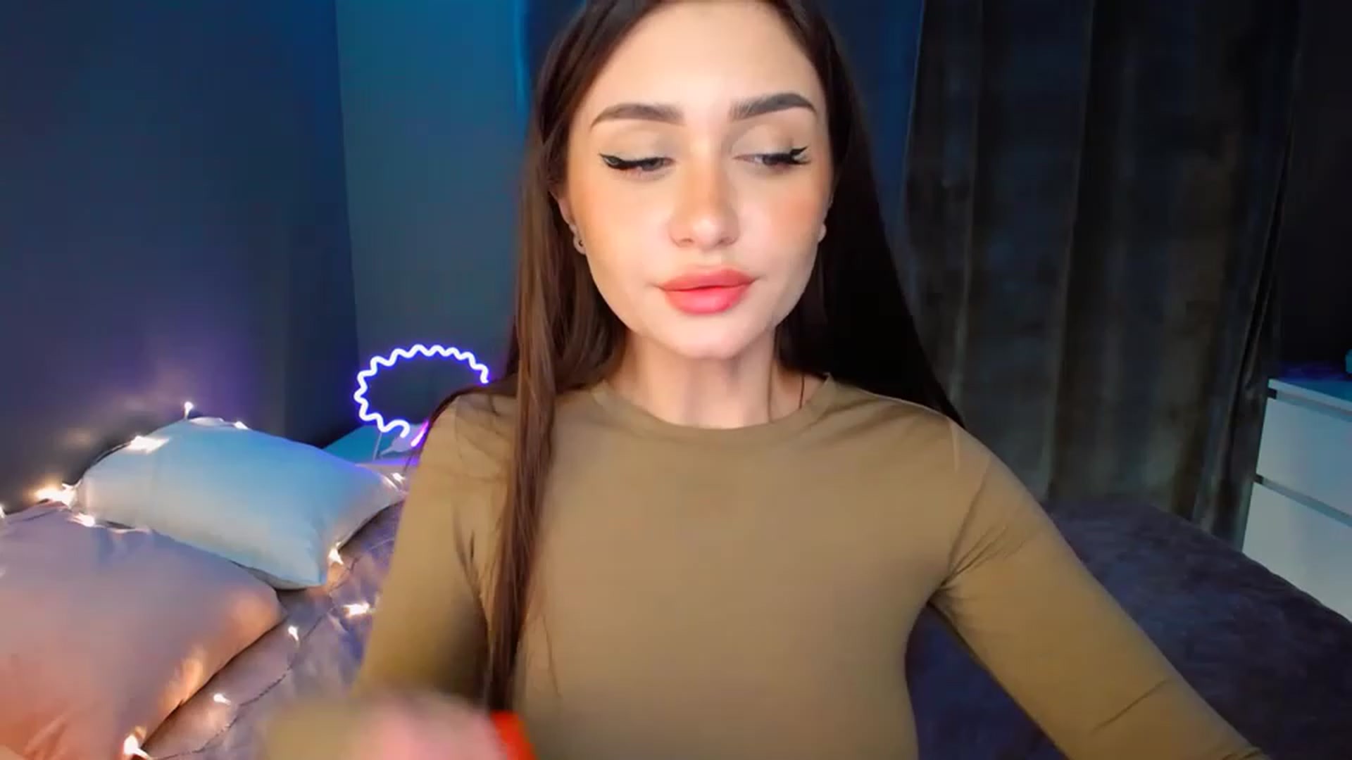 Gallery image thumbnail from DollGlamourr's myfreecams stream on, 12/10/2022, 14:34 image 11 of 20
