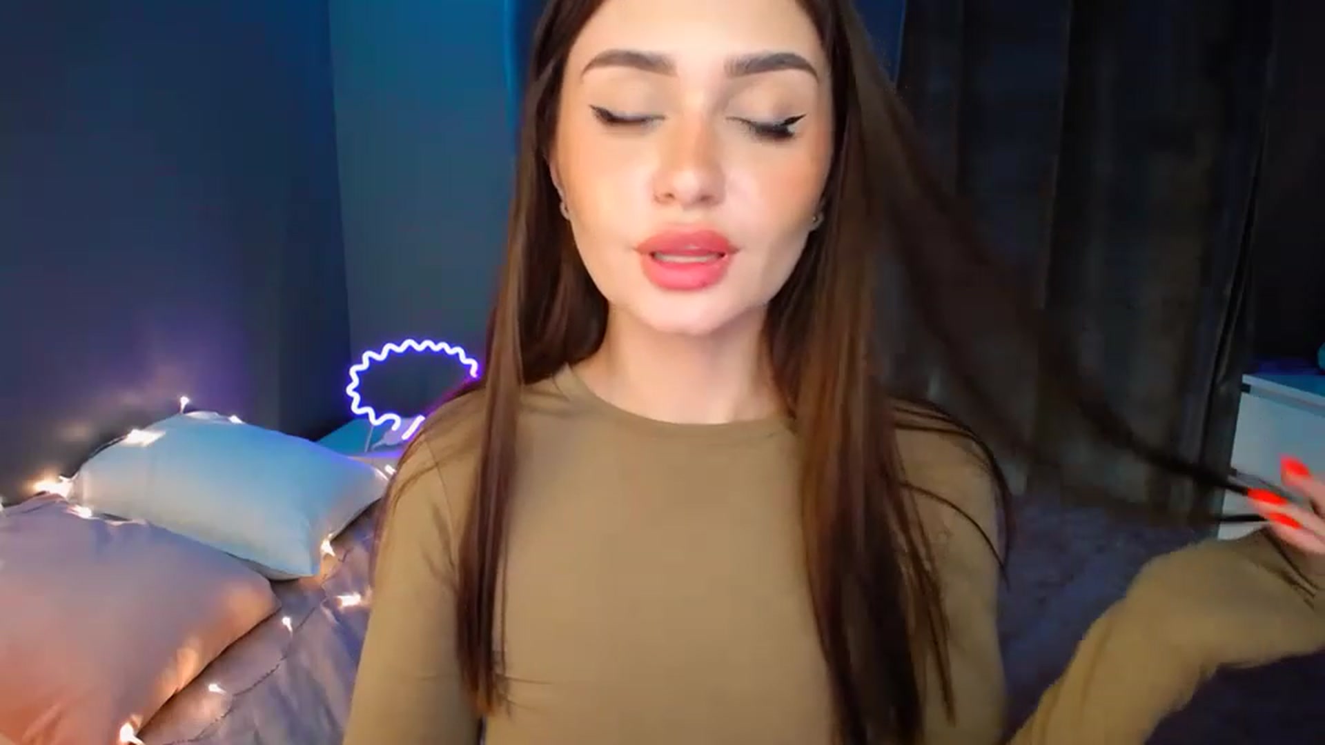Gallery image thumbnail from DollGlamourr's myfreecams stream on, 12/10/2022, 14:34 image 16 of 20