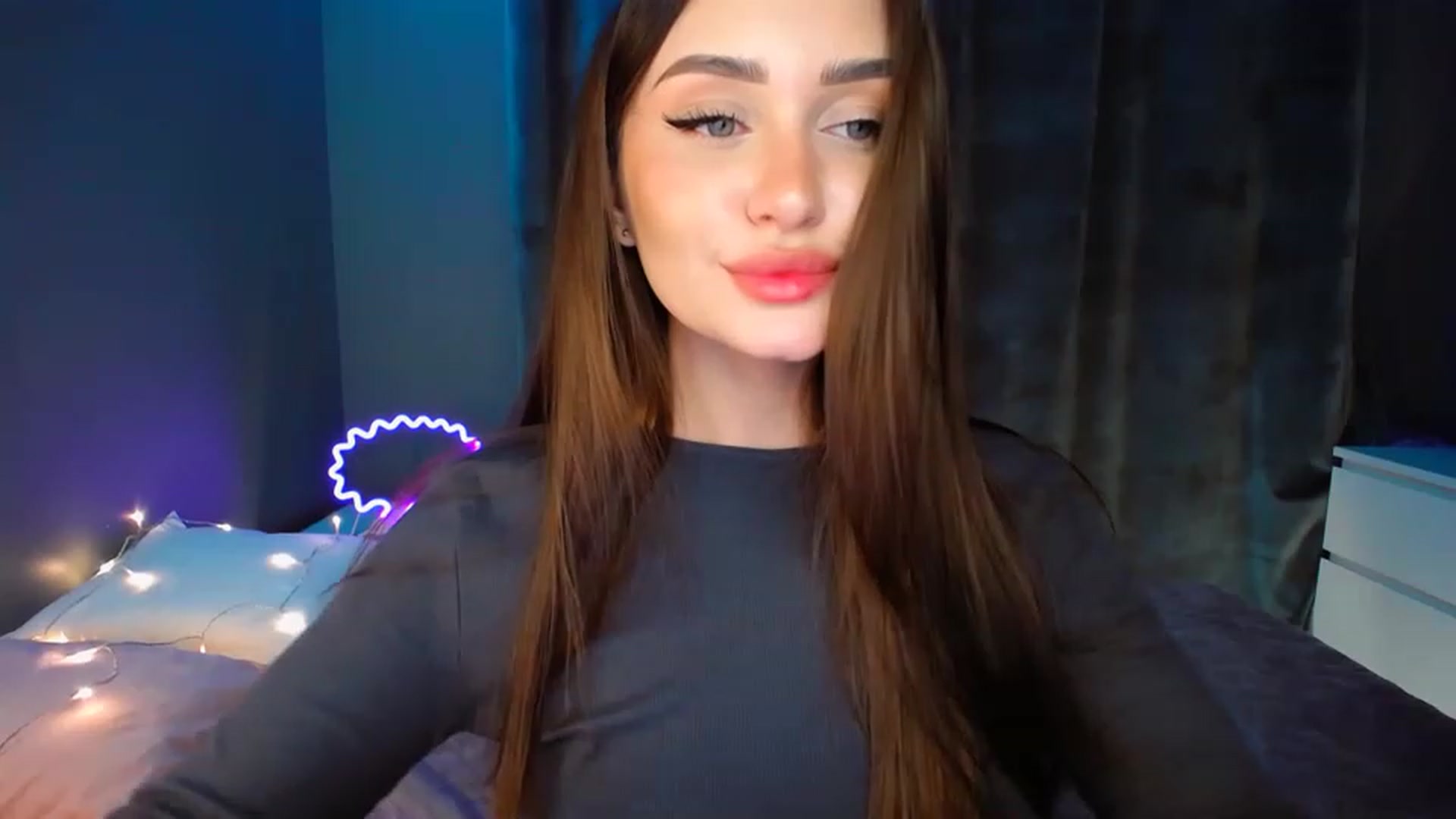 Gallery image thumbnail from DollGlamourr's myfreecams stream on, 12/11/2022, 17:32 image 4 of 20
