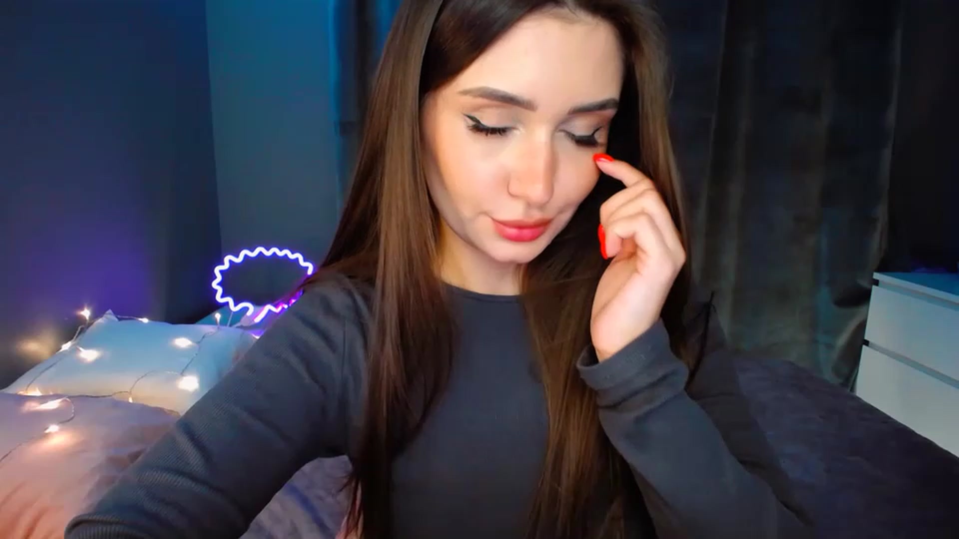 Gallery image thumbnail from DollGlamourr's myfreecams stream on, 12/11/2022, 17:32 image 6 of 20