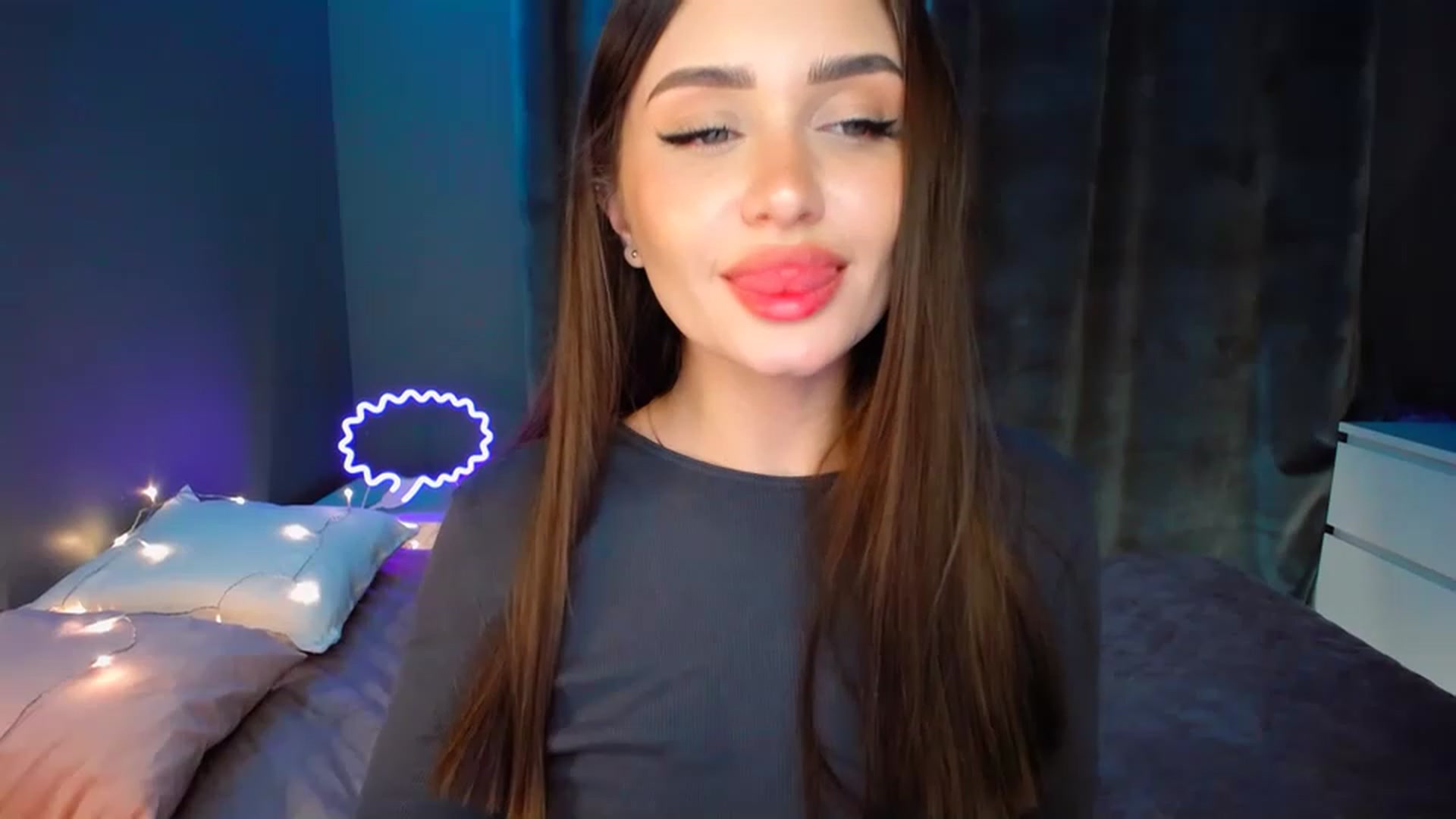 Gallery image thumbnail from DollGlamourr's myfreecams stream on, 12/11/2022, 17:32 image 16 of 20
