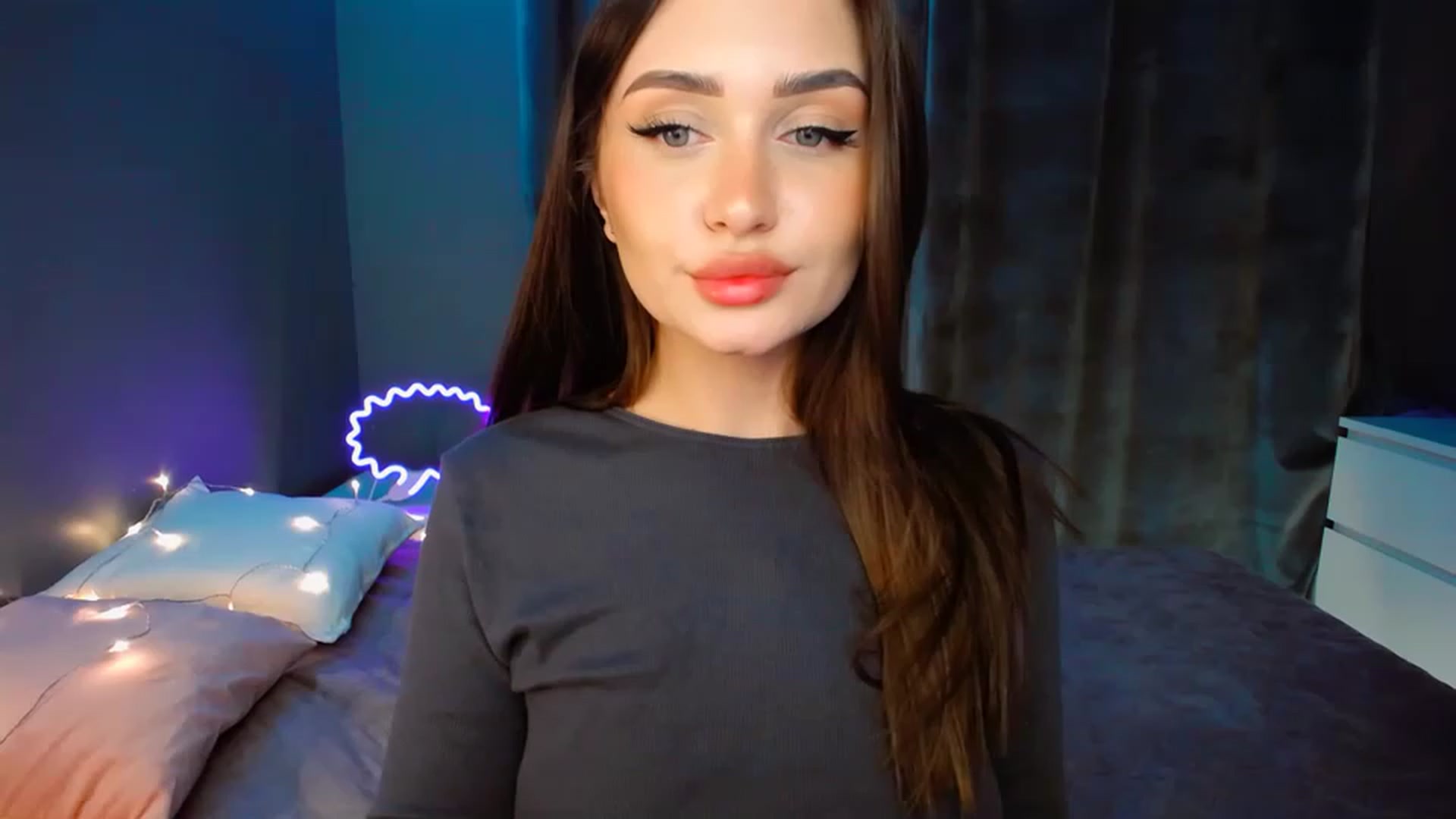Gallery image thumbnail from DollGlamourr's myfreecams stream on, 12/11/2022, 17:32 image 1 of 20