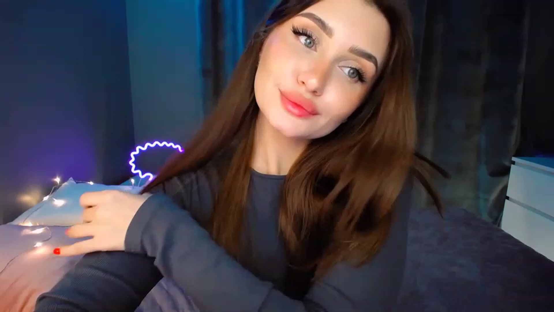 Gallery image thumbnail from DollGlamourr's myfreecams stream on, 12/11/2022, 17:32 image 18 of 20