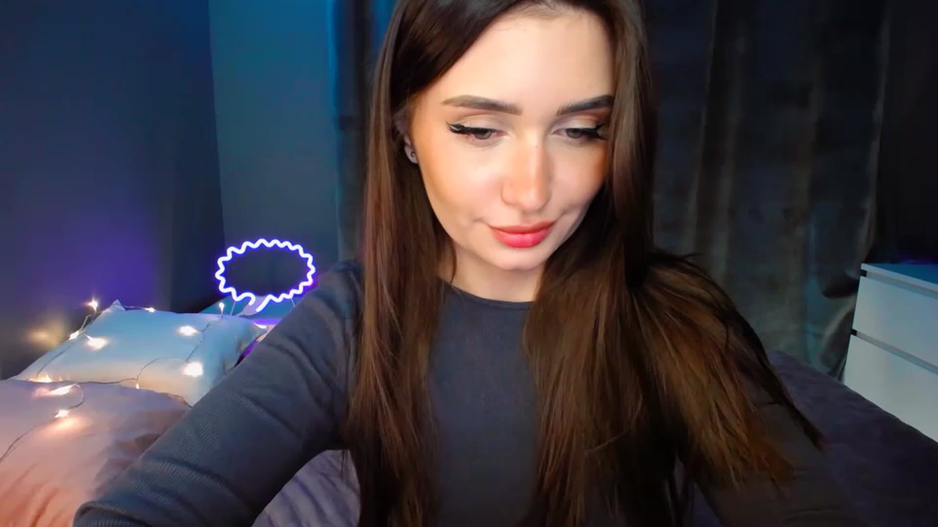 Gallery image thumbnail from DollGlamourr's myfreecams stream on, 12/11/2022, 17:32 image 17 of 20
