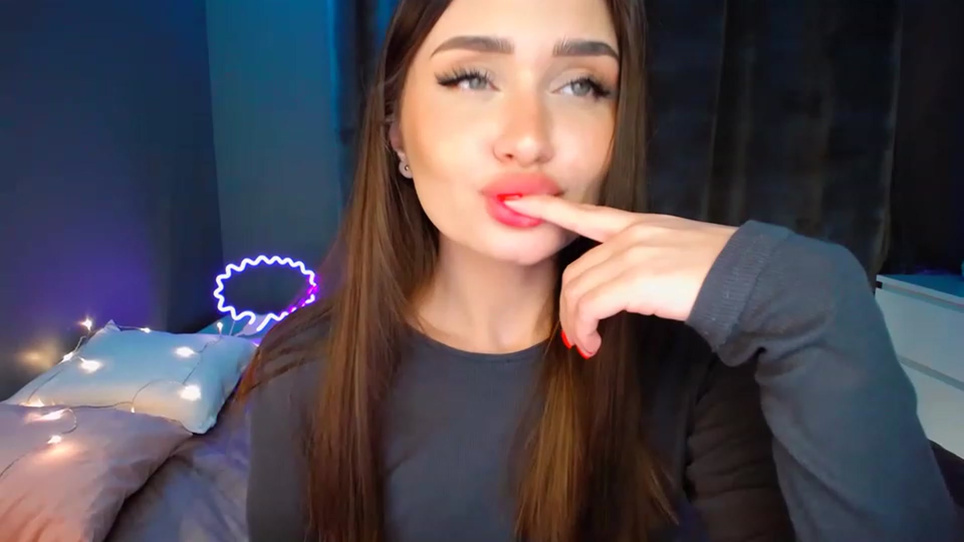 Gallery image thumbnail from DollGlamourr's myfreecams stream on, 12/11/2022, 17:32 image 11 of 20