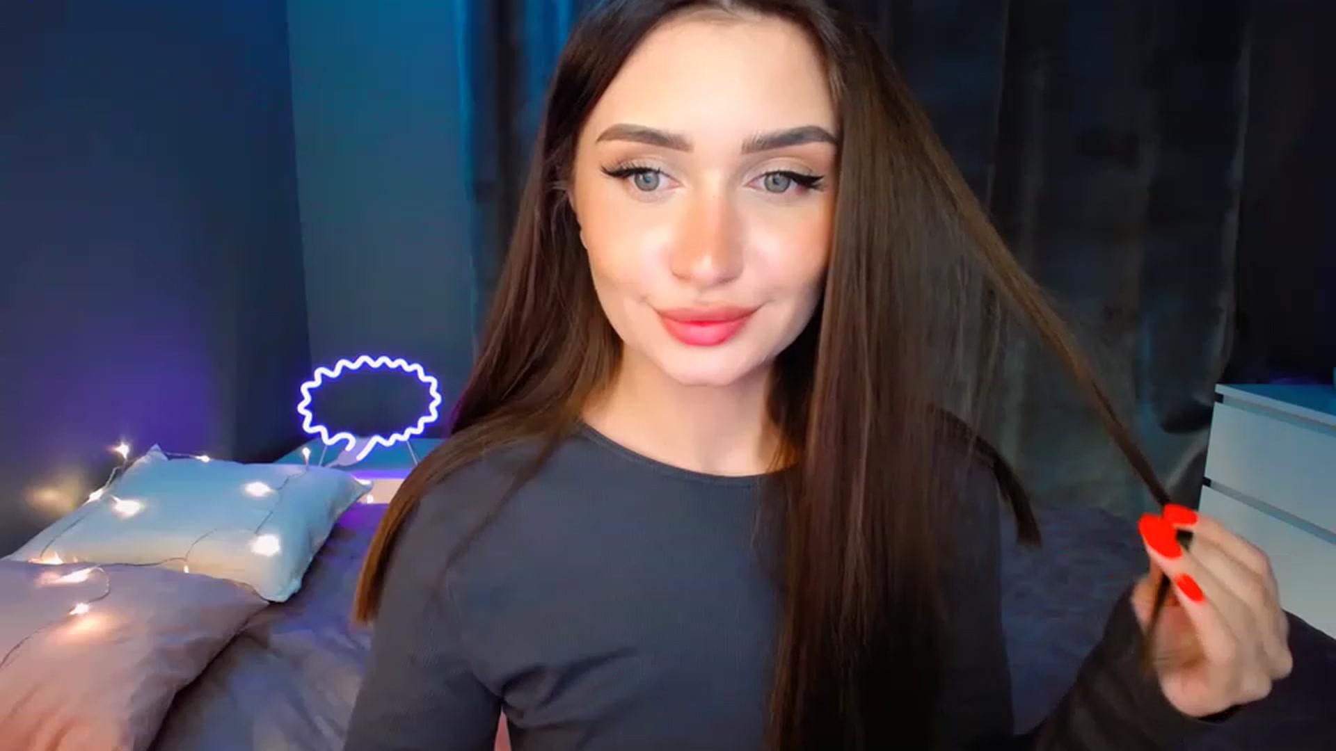 Gallery image thumbnail from DollGlamourr's myfreecams stream on, 12/11/2022, 17:32 image 10 of 20