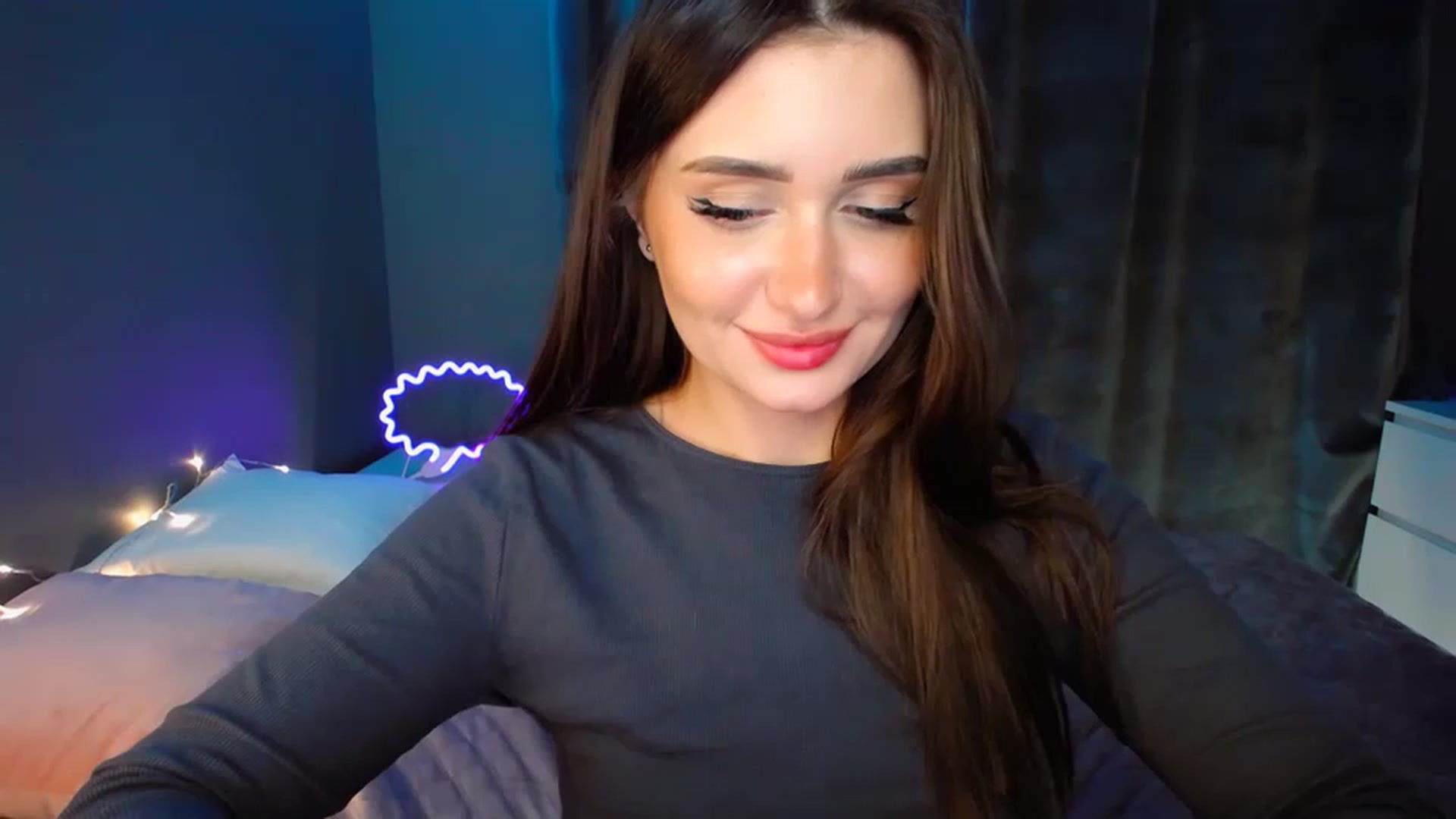 Gallery image thumbnail from DollGlamourr's myfreecams stream on, 12/11/2022, 19:12 image 17 of 20