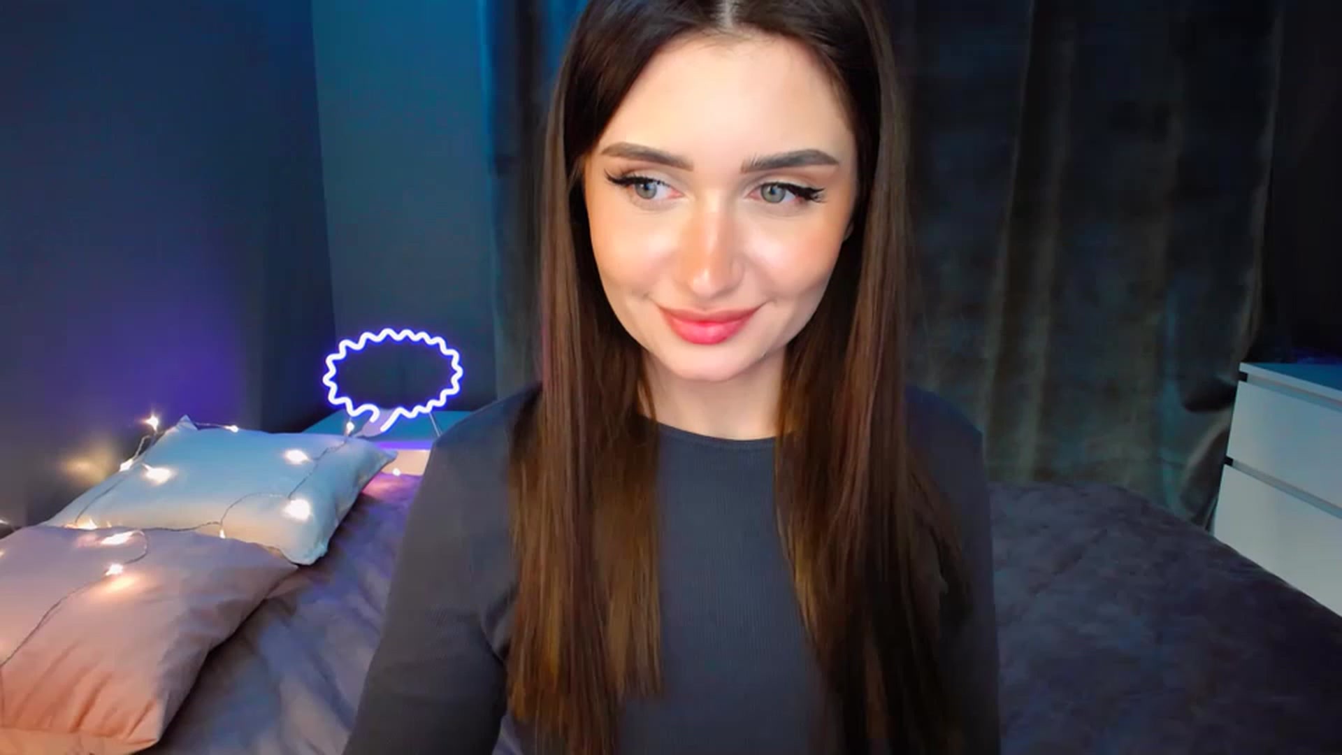 Gallery image thumbnail from DollGlamourr's myfreecams stream on, 12/11/2022, 19:12 image 13 of 20
