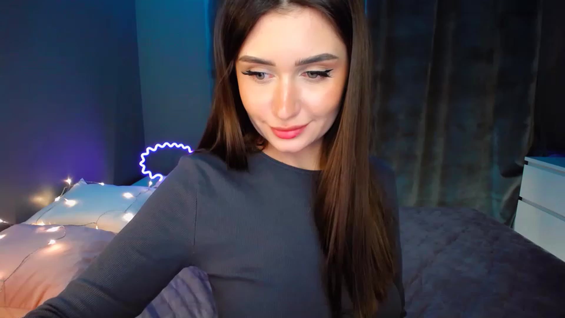 Gallery image thumbnail from DollGlamourr's myfreecams stream on, 12/11/2022, 19:12 image 15 of 20