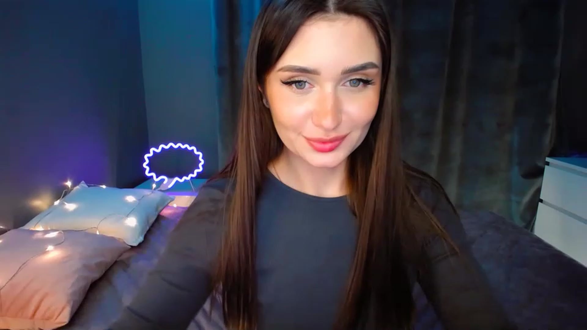 Gallery image thumbnail from DollGlamourr's myfreecams stream on, 12/11/2022, 19:12 image 10 of 20