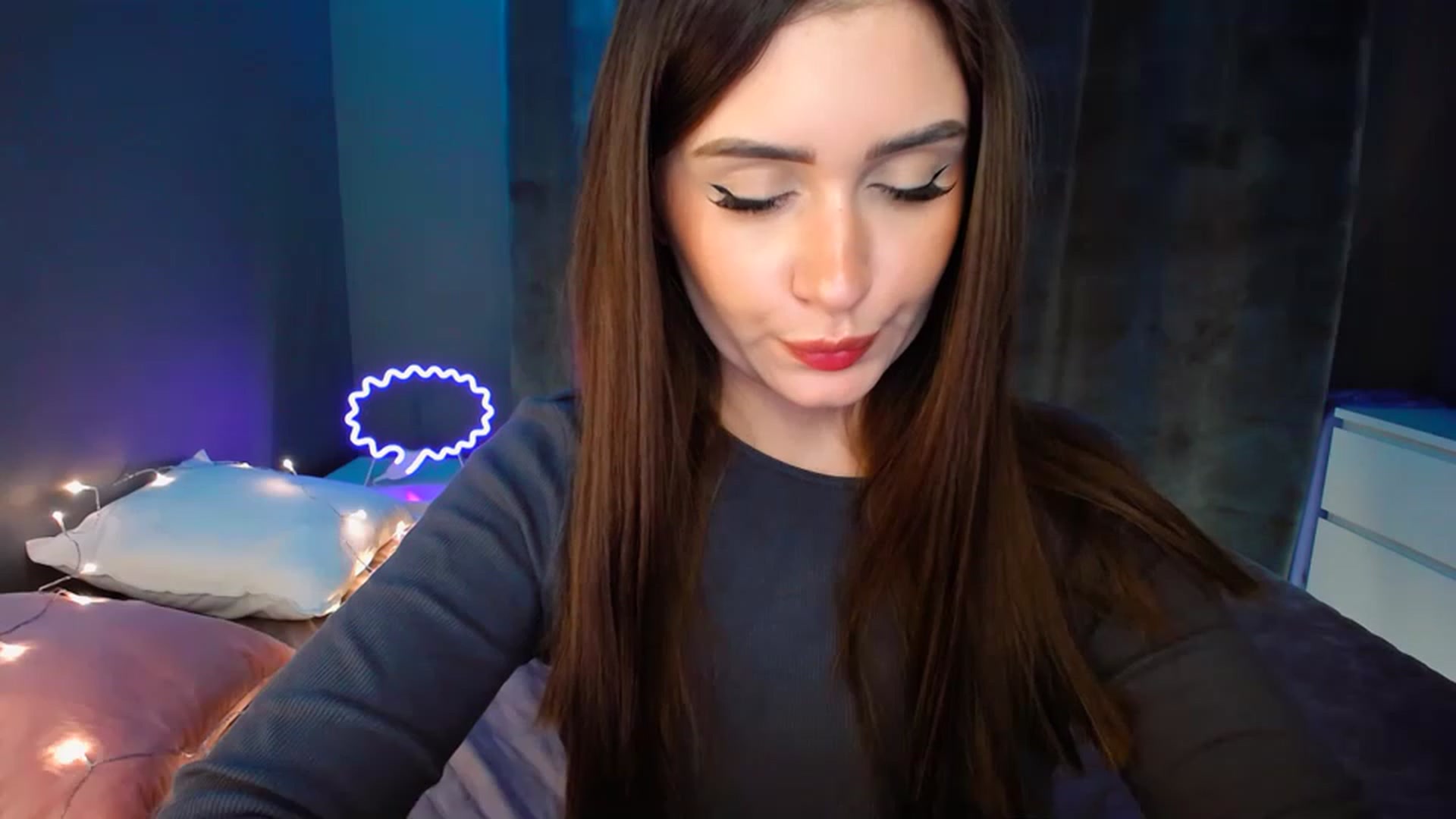 Gallery image thumbnail from DollGlamourr's myfreecams stream on, 12/12/2022, 18:10 image 4 of 20