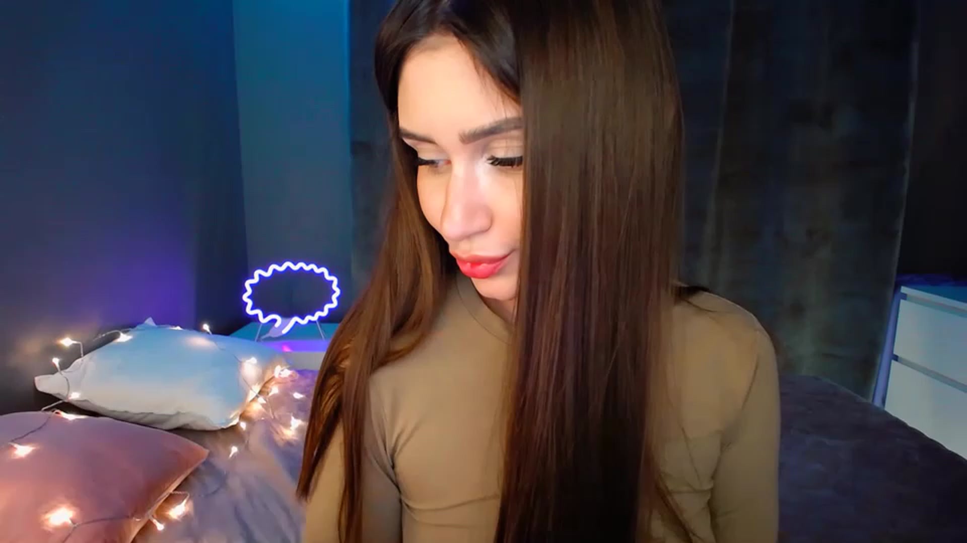 Gallery image thumbnail from DollGlamourr's myfreecams stream on, 12/12/2022, 18:10 image 1 of 20