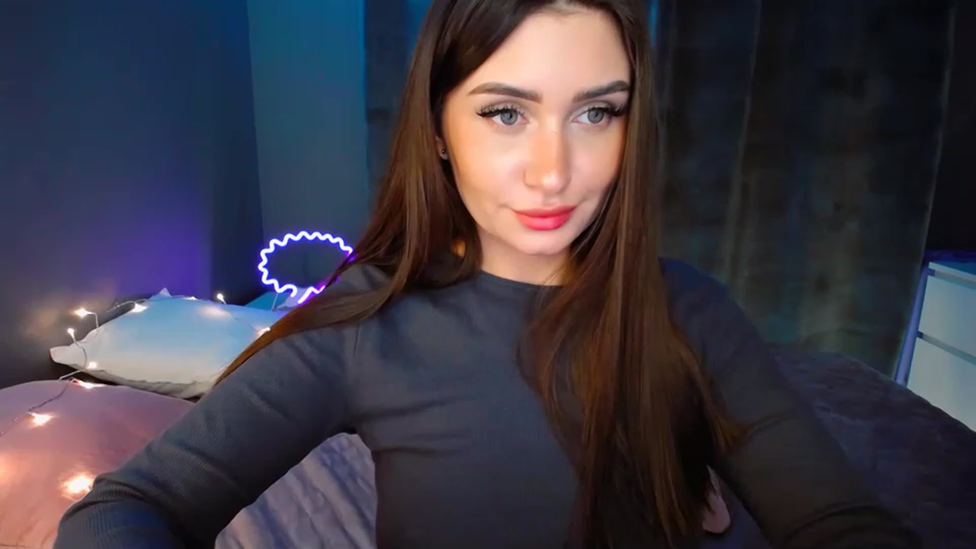Gallery image thumbnail from DollGlamourr's myfreecams stream on, 12/12/2022, 18:10 image 8 of 20