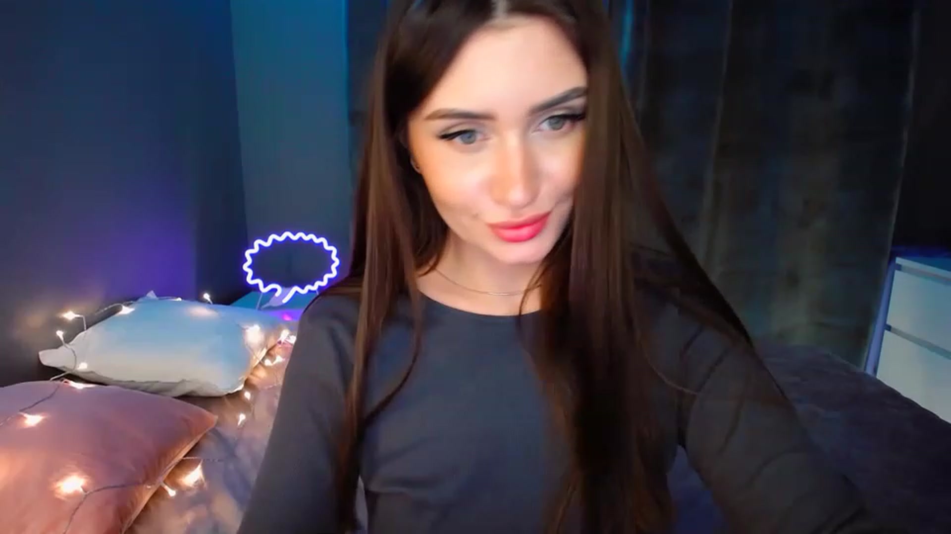 Gallery image thumbnail from DollGlamourr's myfreecams stream on, 12/12/2022, 18:10 image 14 of 20