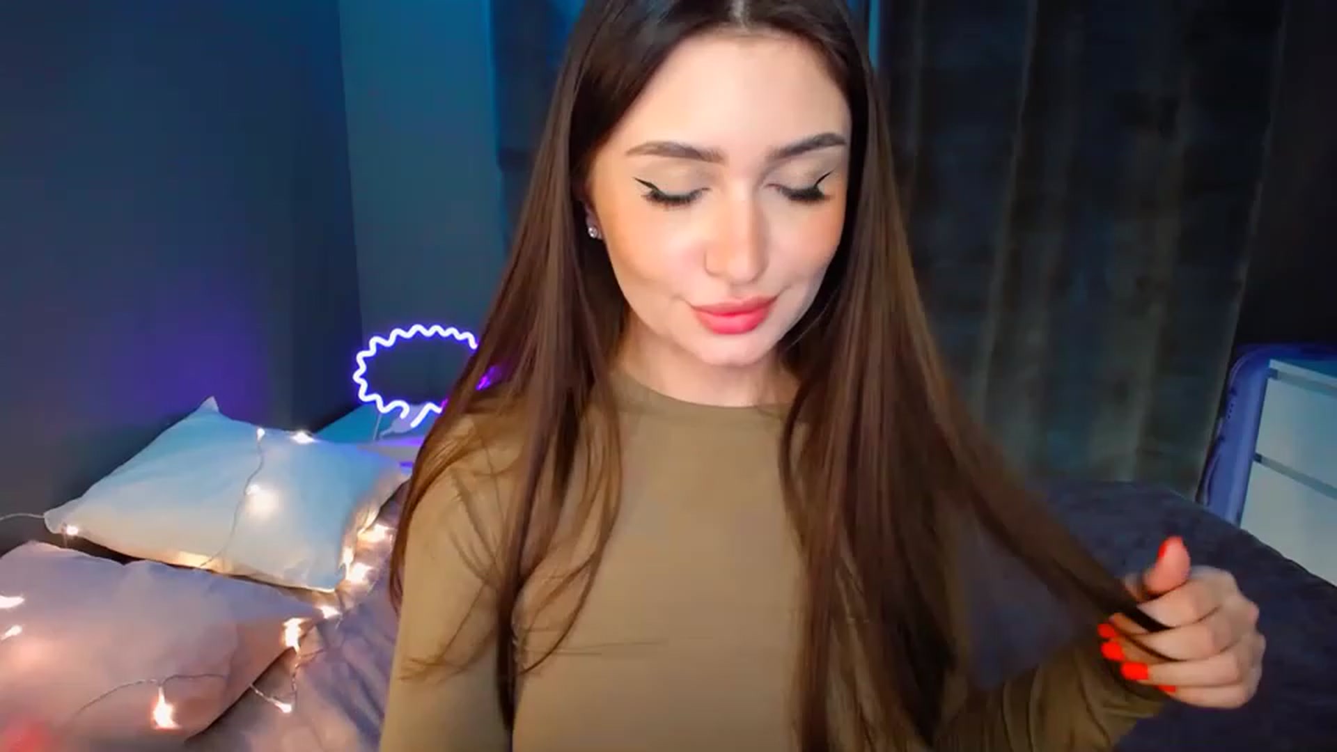 Gallery image thumbnail from DollGlamourr's myfreecams stream on, 12/16/2022, 19:09 image 3 of 20