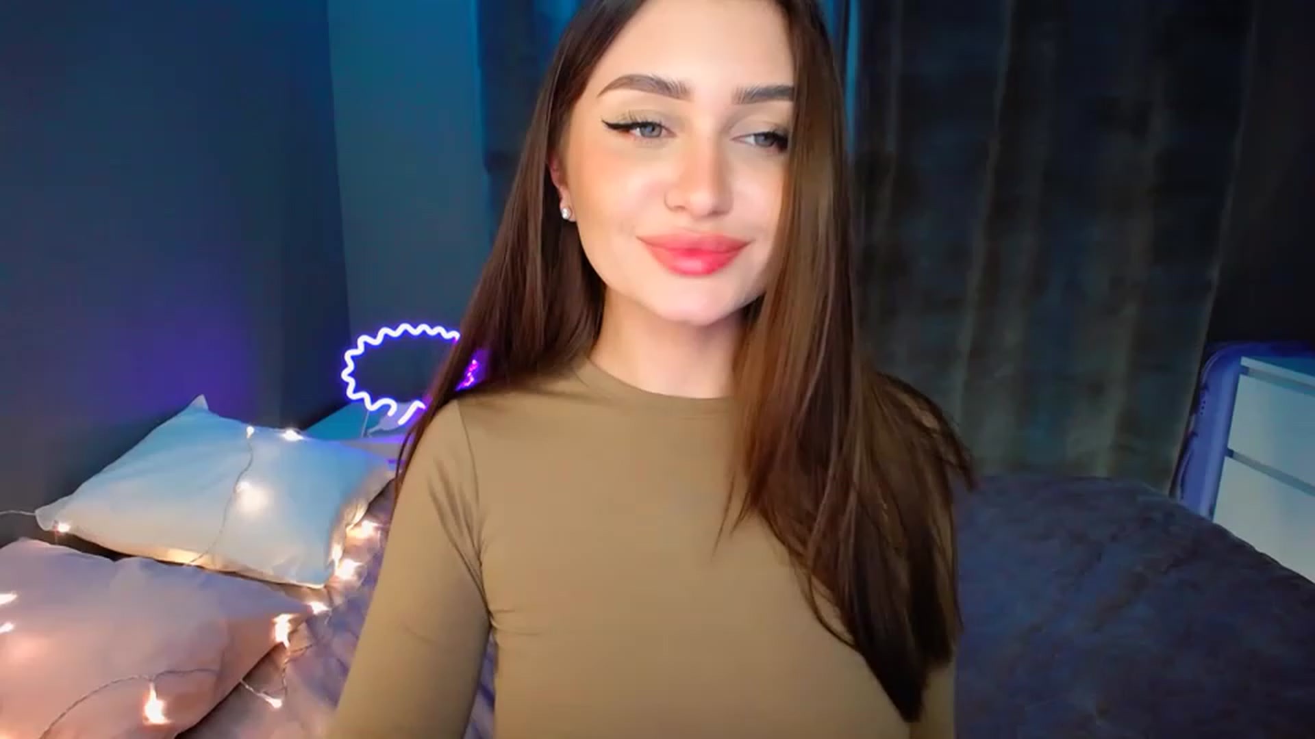 Gallery image thumbnail from DollGlamourr's myfreecams stream on, 12/16/2022, 19:09 image 5 of 20