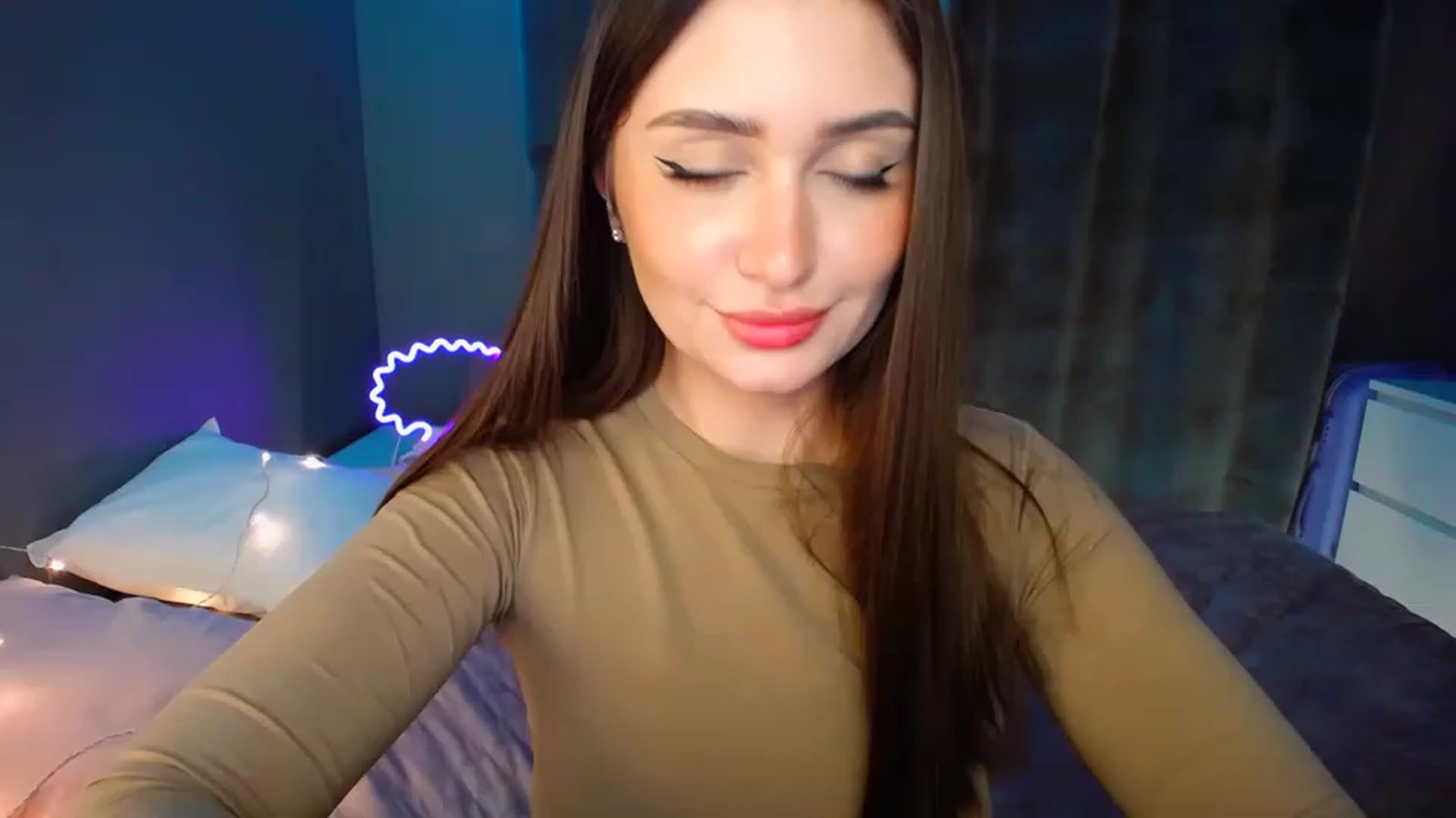 Gallery image thumbnail from DollGlamourr's myfreecams stream on, 12/16/2022, 19:09 image 19 of 20