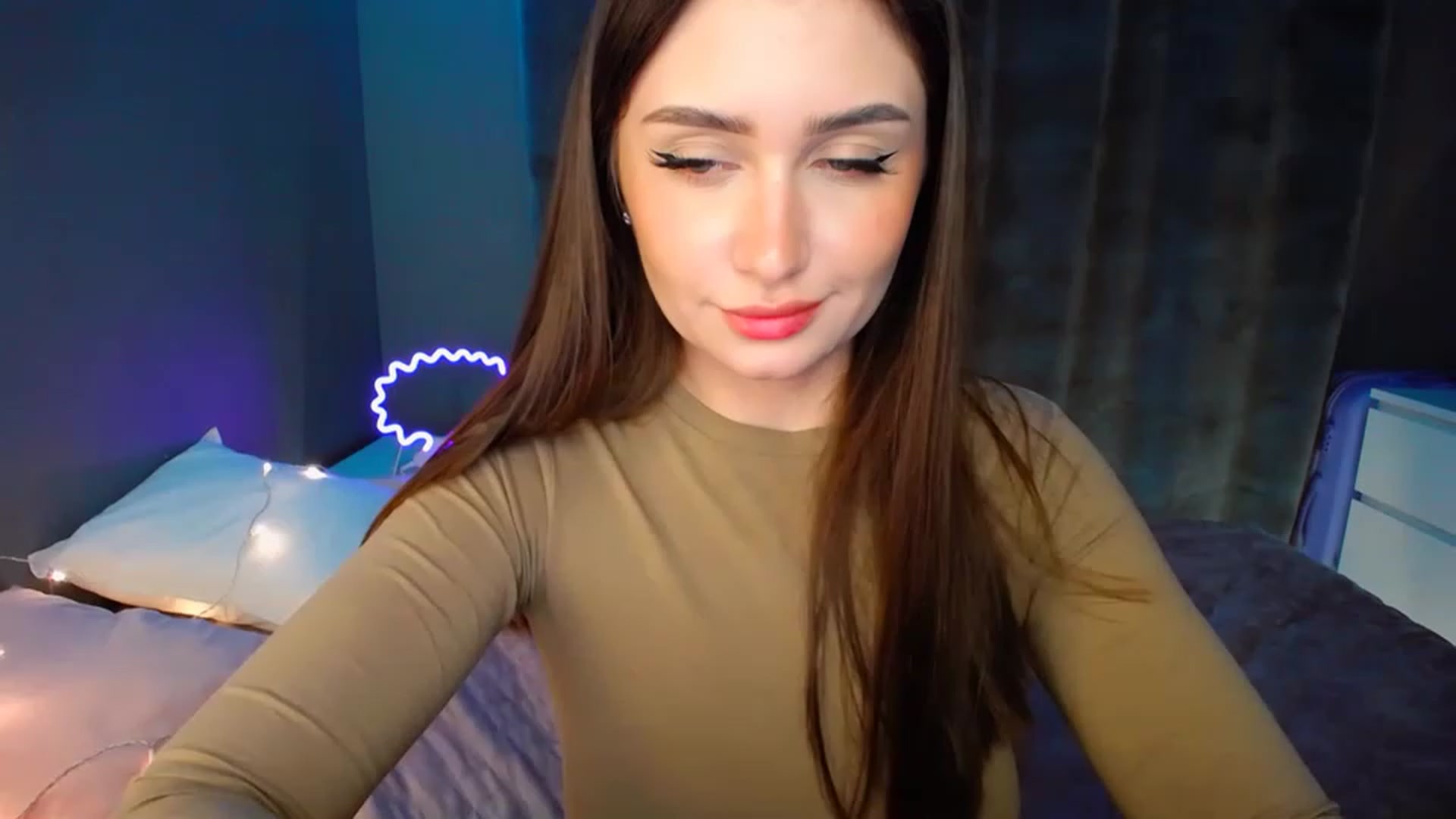Gallery image thumbnail from DollGlamourr's myfreecams stream on, 12/16/2022, 19:09 image 13 of 20