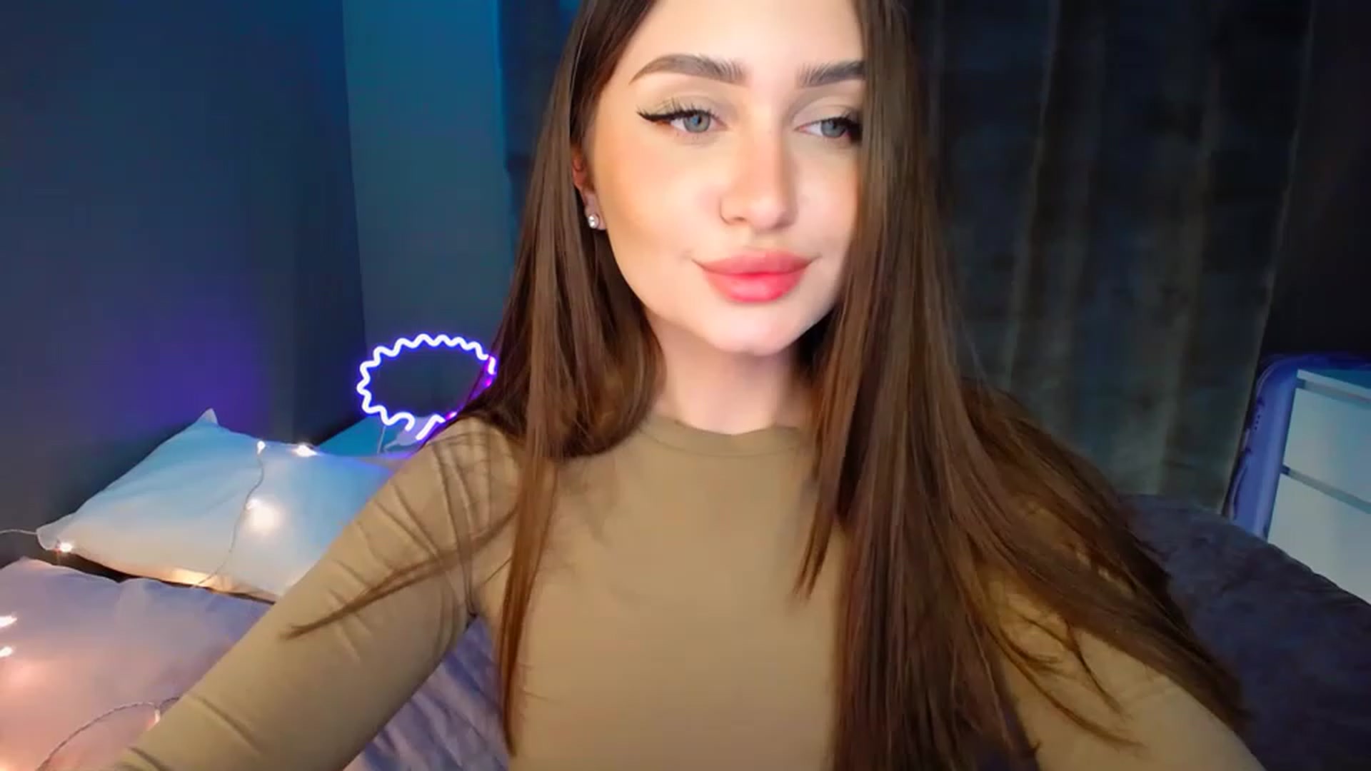 Gallery image thumbnail from DollGlamourr's myfreecams stream on, 12/16/2022, 19:09 image 4 of 20