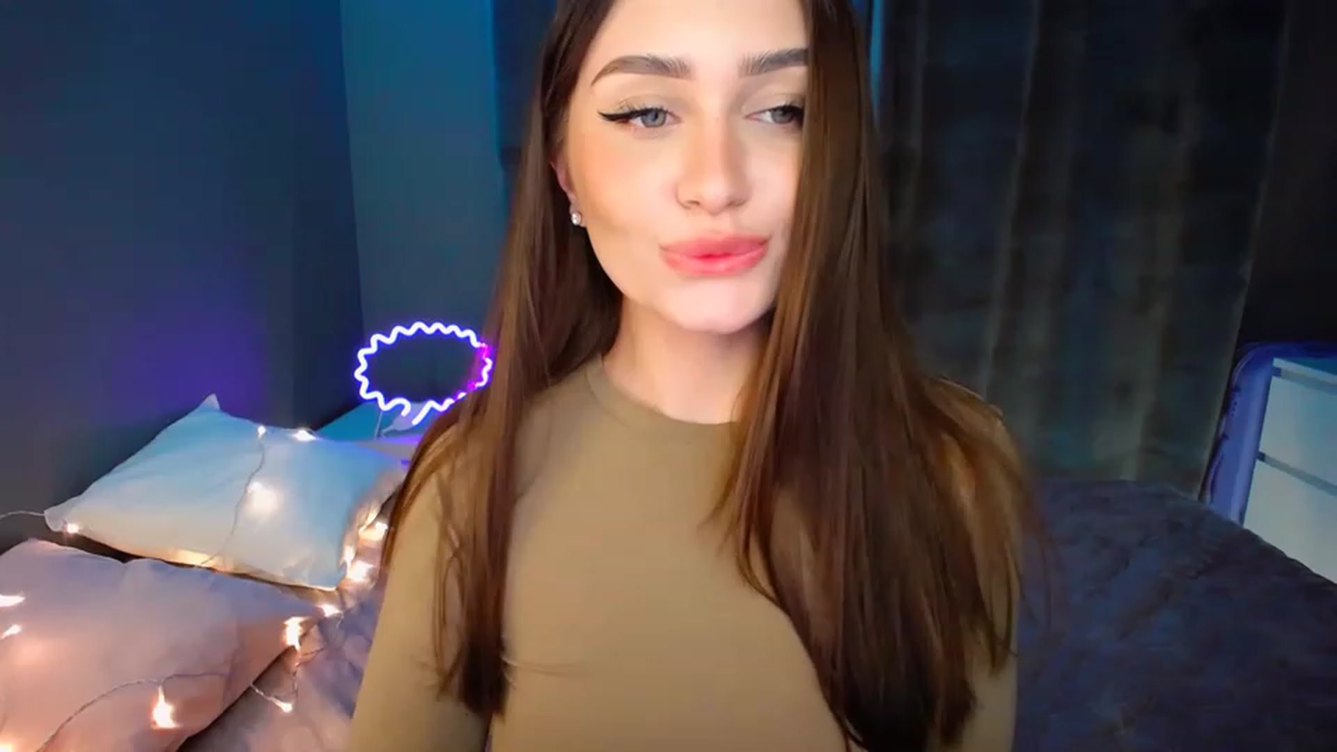 Gallery image thumbnail from DollGlamourr's myfreecams stream on, 12/16/2022, 19:09 image 1 of 20