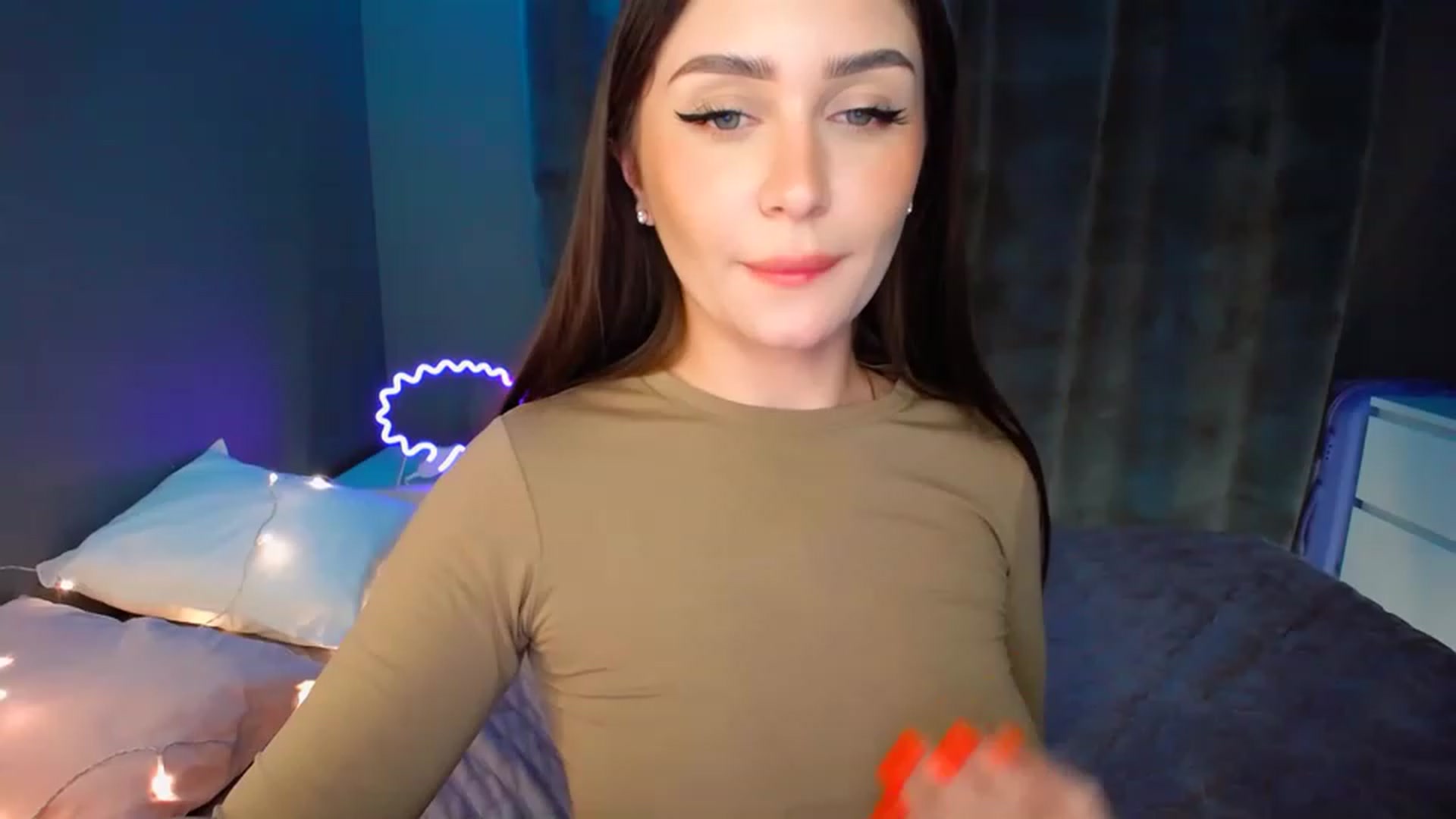 Gallery image thumbnail from DollGlamourr's myfreecams stream on, 12/16/2022, 19:09 image 10 of 20
