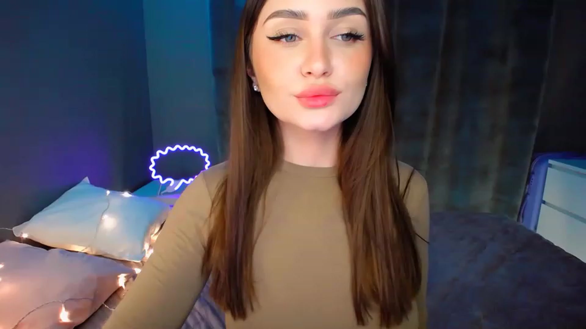 Gallery image thumbnail from DollGlamourr's myfreecams stream on, 12/16/2022, 19:09 image 9 of 20
