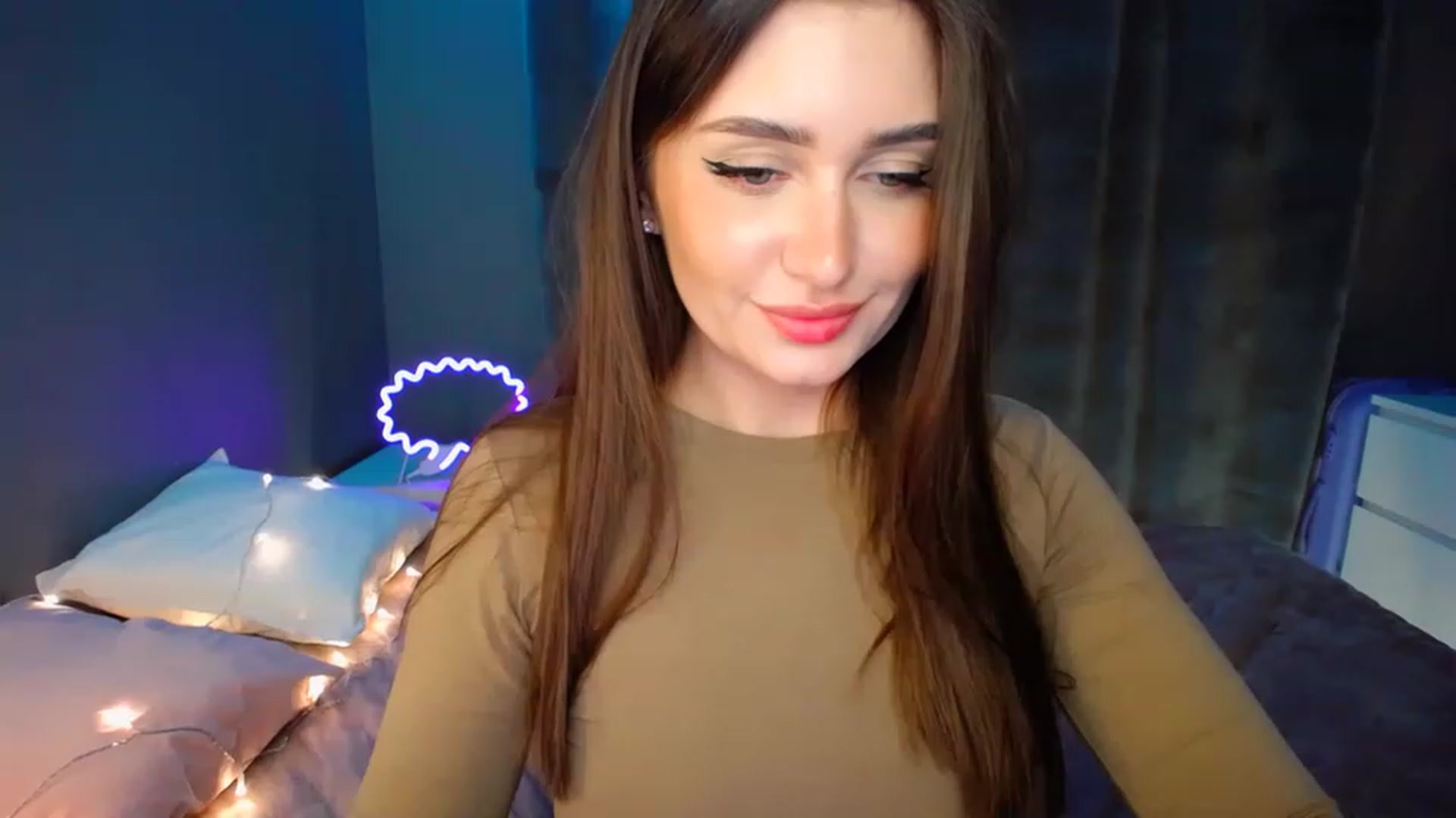 Gallery image thumbnail from DollGlamourr's myfreecams stream on, 12/16/2022, 21:09 image 10 of 20