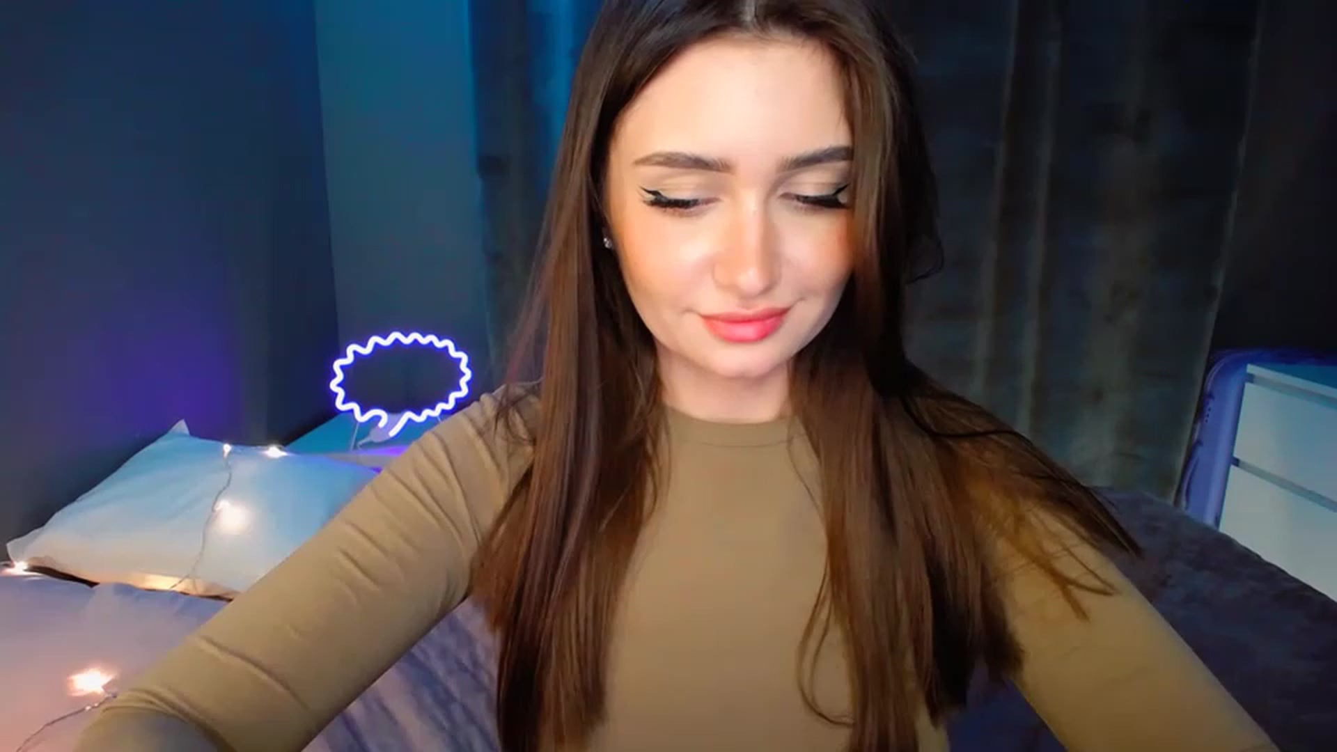 Gallery image thumbnail from DollGlamourr's myfreecams stream on, 12/16/2022, 21:09 image 18 of 20