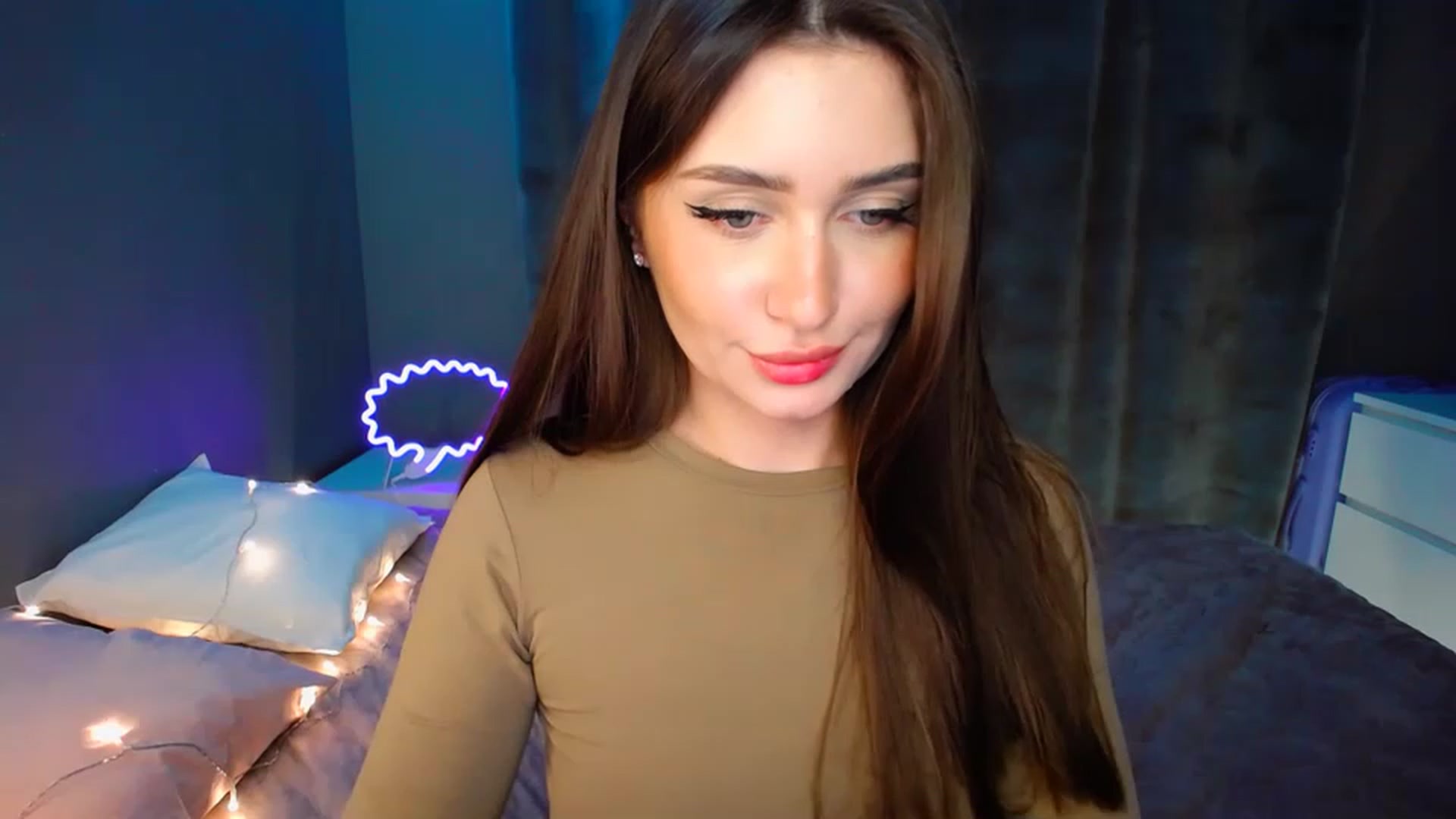 Gallery image thumbnail from DollGlamourr's myfreecams stream on, 12/16/2022, 21:09 image 15 of 20