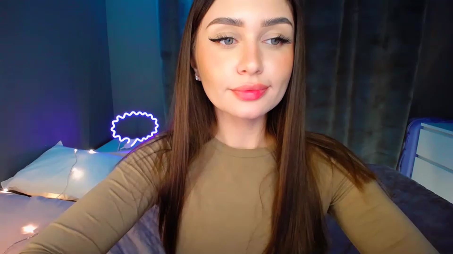 Gallery image thumbnail from DollGlamourr's myfreecams stream on, 12/16/2022, 21:09 image 19 of 20
