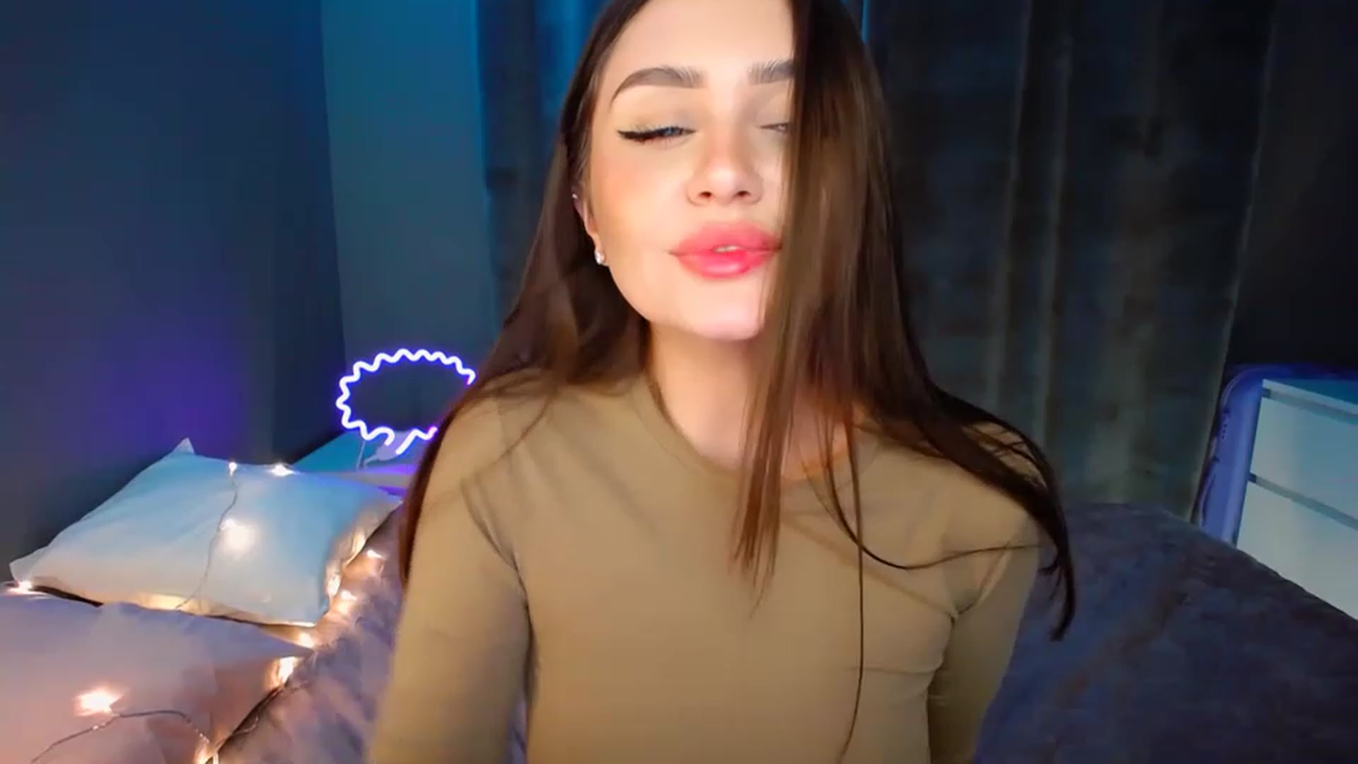 Gallery image thumbnail from DollGlamourr's myfreecams stream on, 12/16/2022, 21:09 image 17 of 20