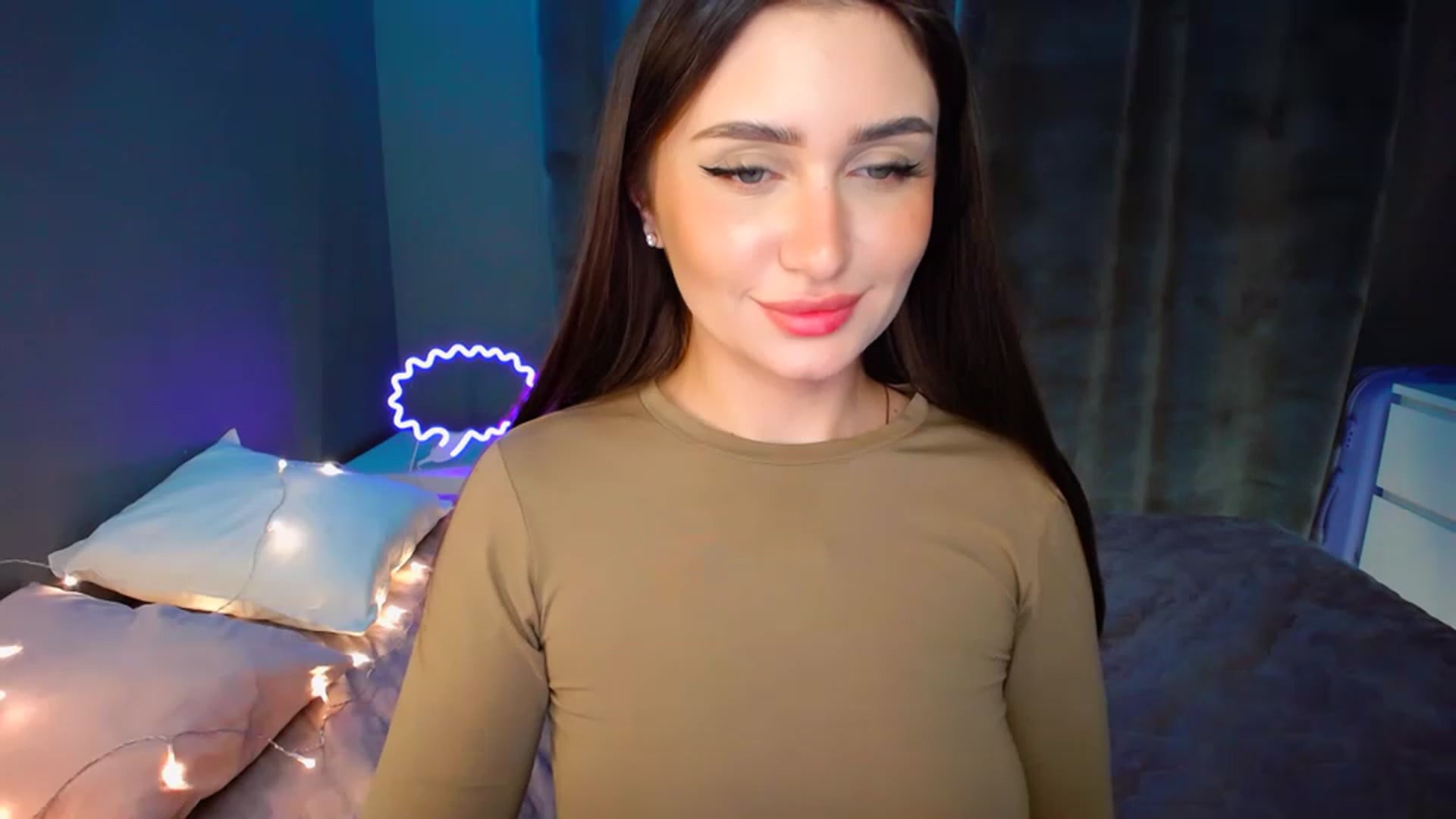 Gallery image thumbnail from DollGlamourr's myfreecams stream on, 12/16/2022, 21:09 image 3 of 20