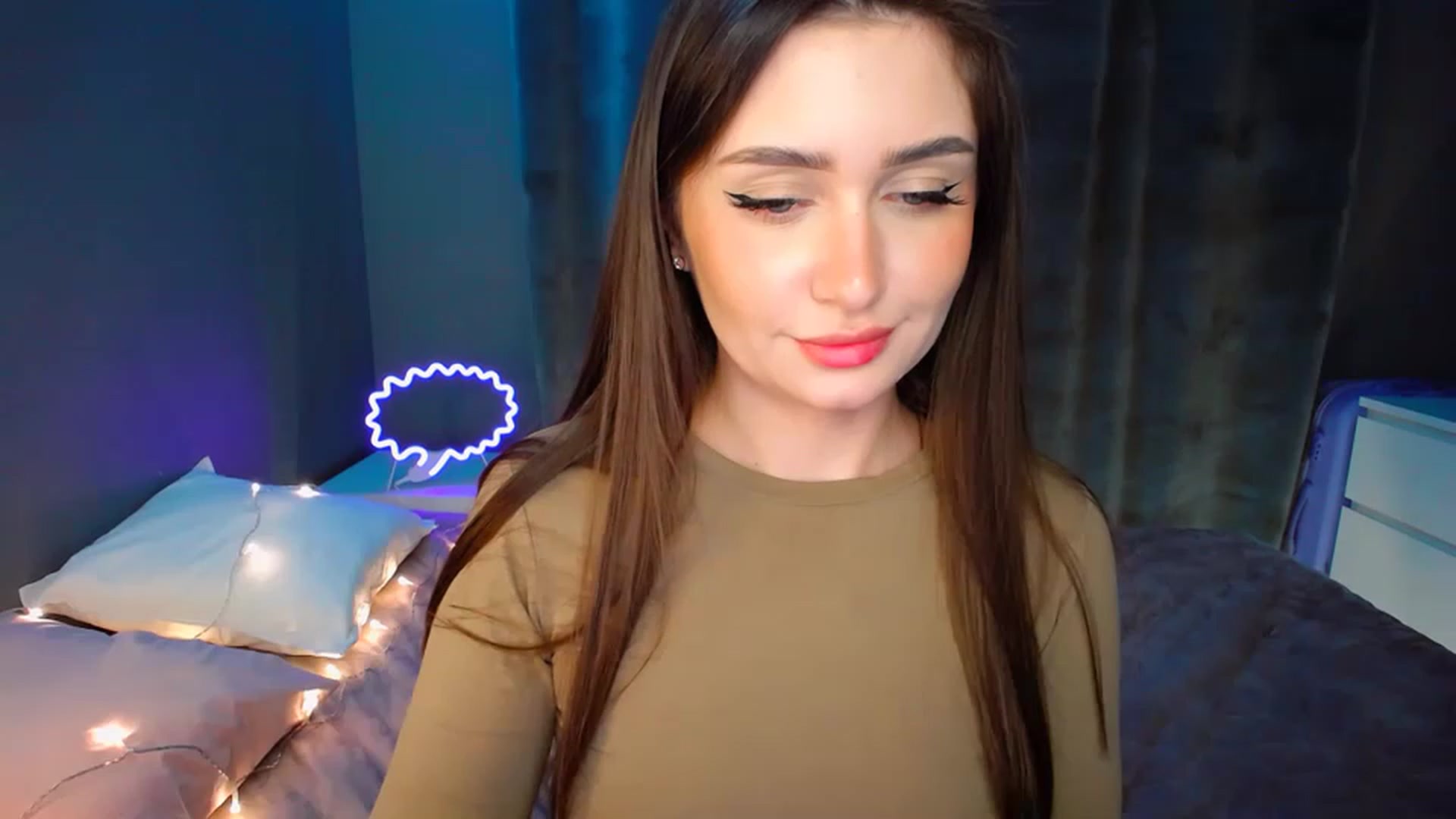 Gallery image thumbnail from DollGlamourr's myfreecams stream on, 12/16/2022, 21:09 image 14 of 20