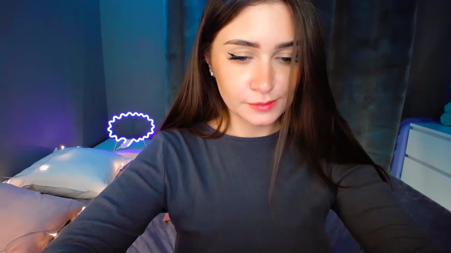 Gallery image thumbnail from DollGlamourr's myfreecams stream on, 12/19/2022, 18:53 image 3 of 20