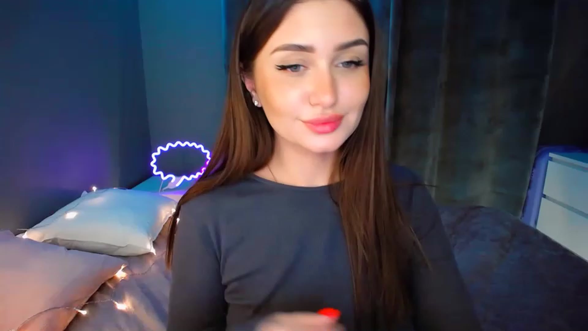 Gallery image thumbnail from DollGlamourr's myfreecams stream on, 12/19/2022, 18:53 image 6 of 20
