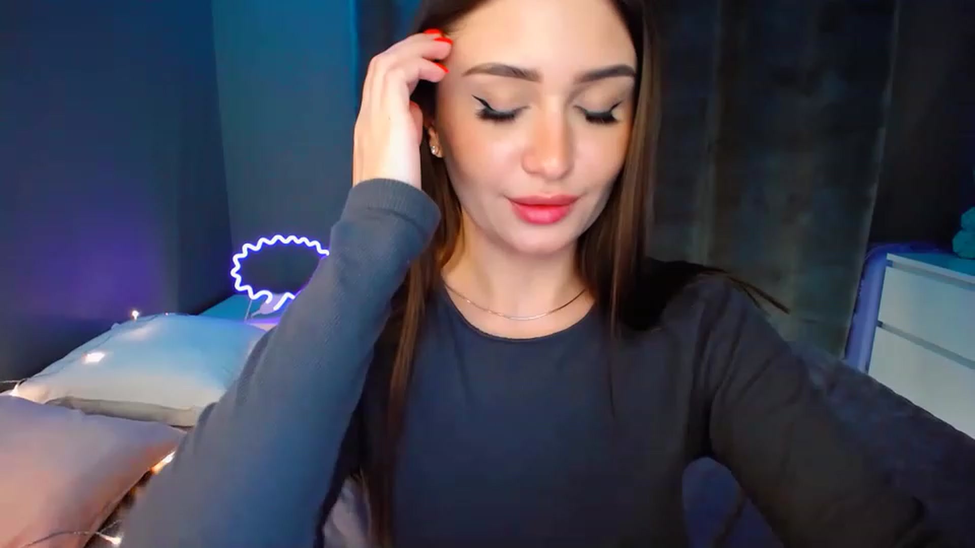 Gallery image thumbnail from DollGlamourr's myfreecams stream on, 12/19/2022, 18:53 image 20 of 20
